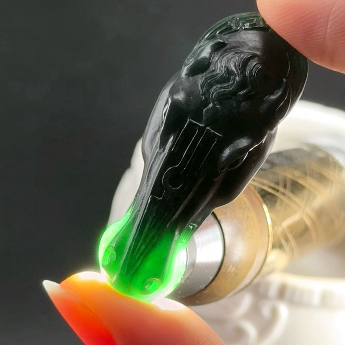 精品墨翠马头吊坠 种好色正 黑度好 油性十足 尺寸45.9