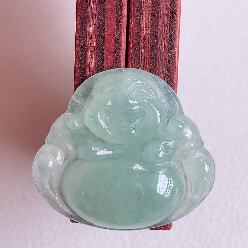 冰润佛公挂件 玉质细腻  精雕弥勒佛，笑佛福耳垂肩，面相喜庆，开怀大笑，憨态可掬。惟妙惟肖，寓意福禄双全，吉祥美满，笑口常开 W57.28 尺寸：22.3-25-5.5mm