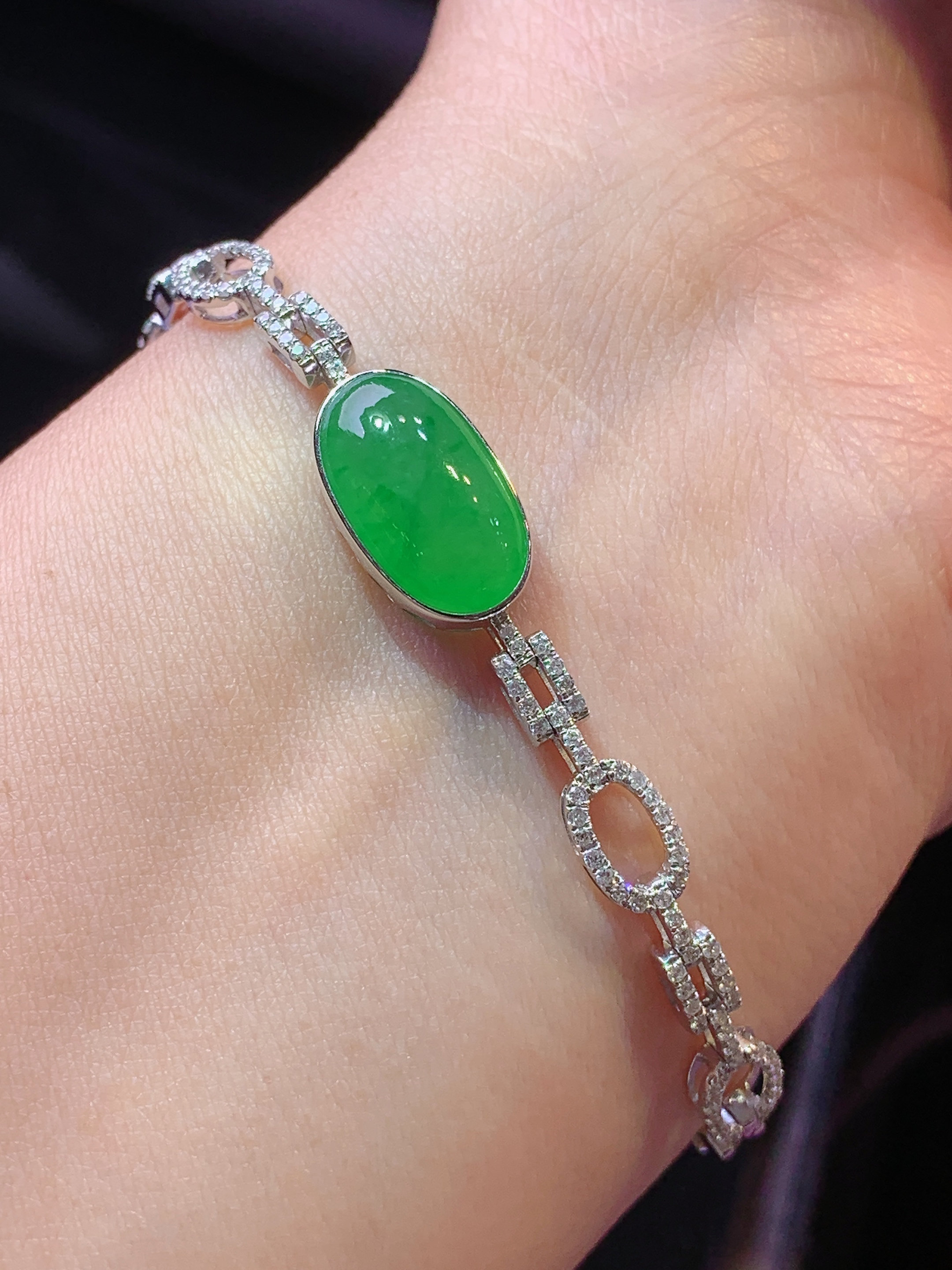18k金钻镶嵌满绿蛋面手链 玉质细腻 色泽艳丽清新 水润亮眼 整体尺寸170*9.2*5.5m5