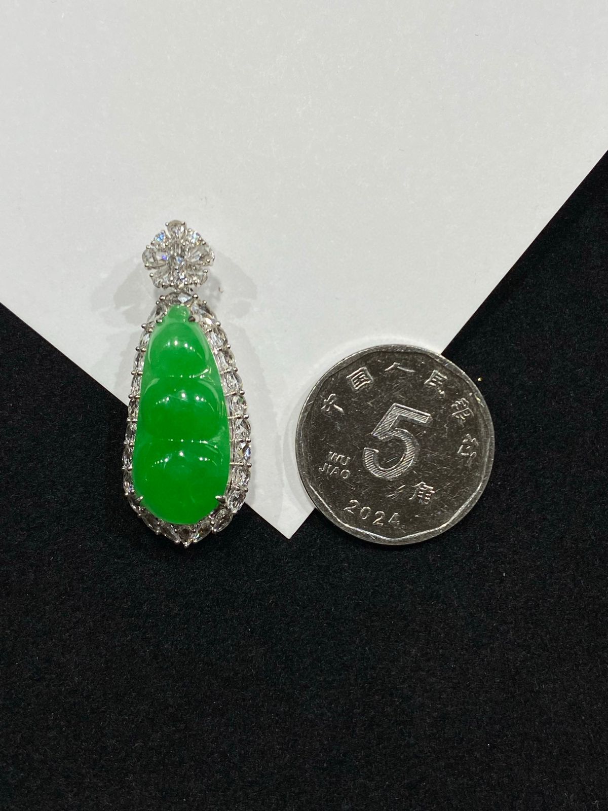 辣阳绿 色泽鲜亮 均匀 无绵 满色 福豆 18k尺寸32.2-12.8-10.4