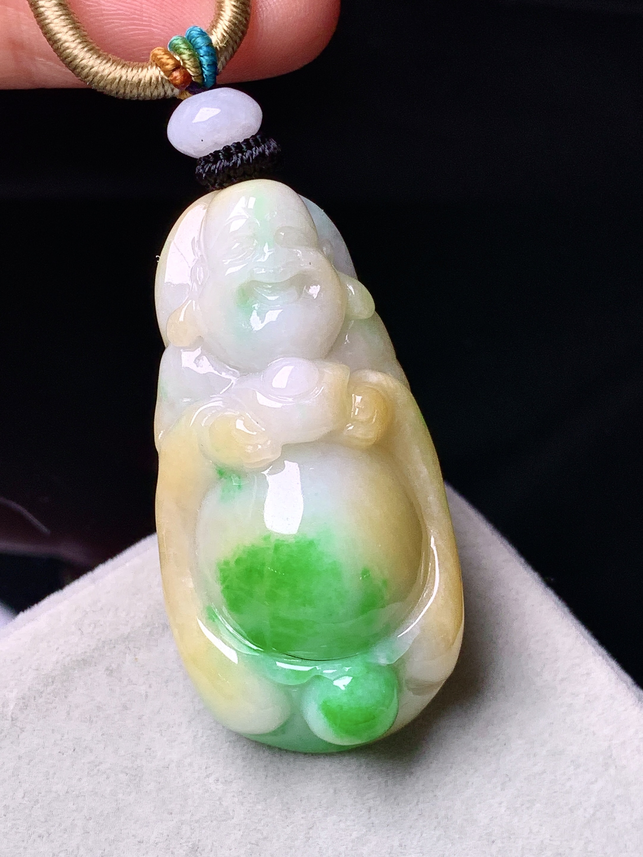飘黄绿佛公吊坠 玉质细腻 色泽艳丽清新 水润亮眼 整体尺寸42.5*21.8*12.5w1