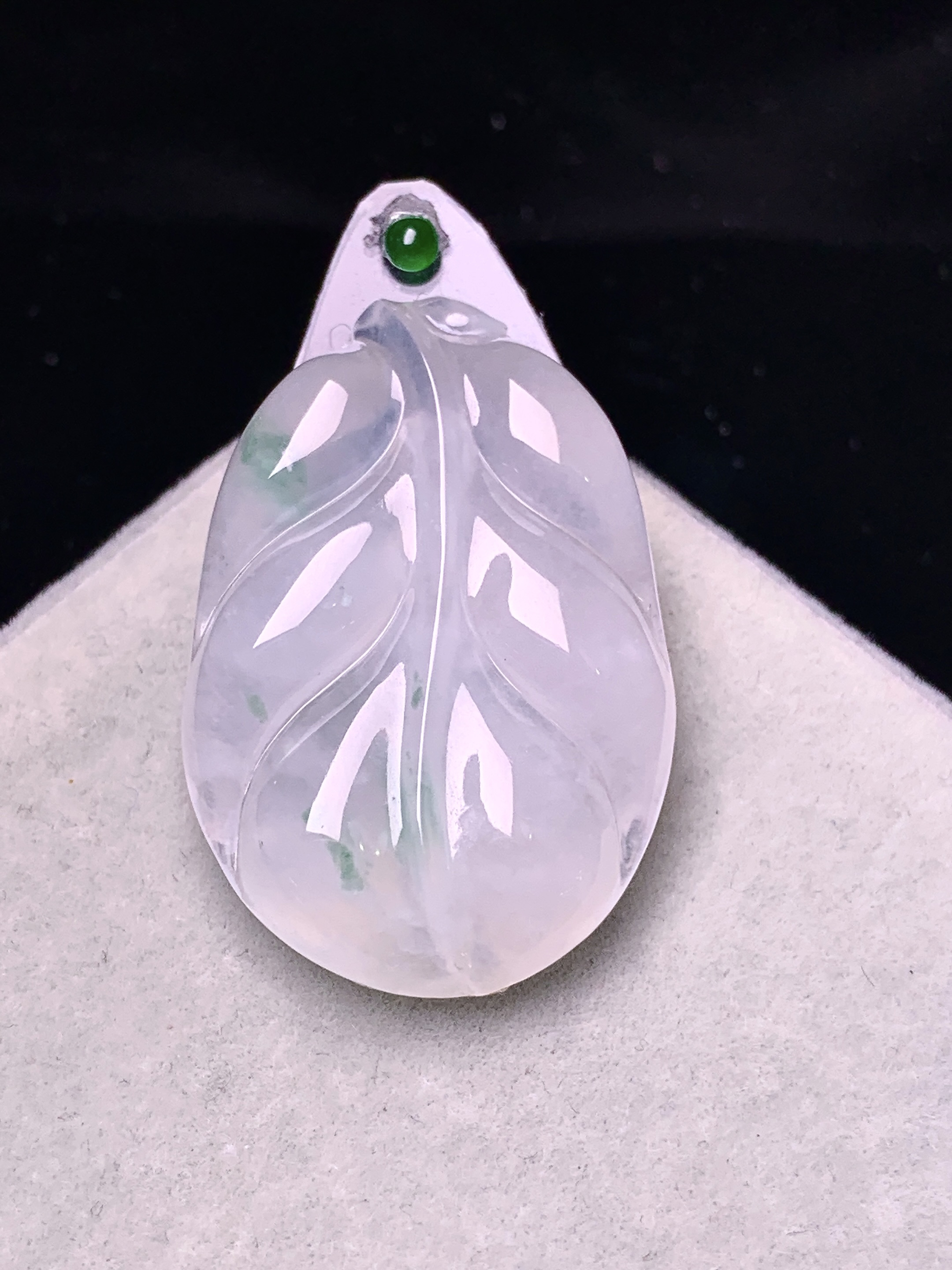 镶嵌款 飘绿树叶玉质细腻 色泽艳丽清新 水润亮眼 整体尺寸32*21.3*4.5*2x