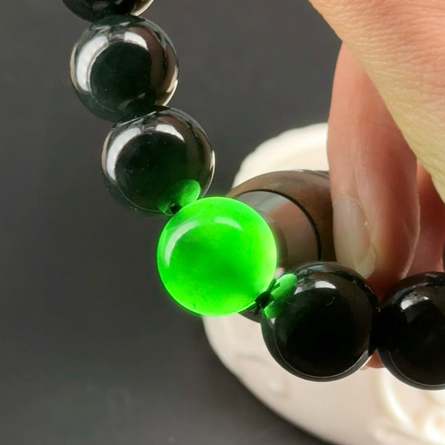 精品墨翠大尺寸手串 种好色正 黑度够用 打灯通透 油性十足 尺寸15