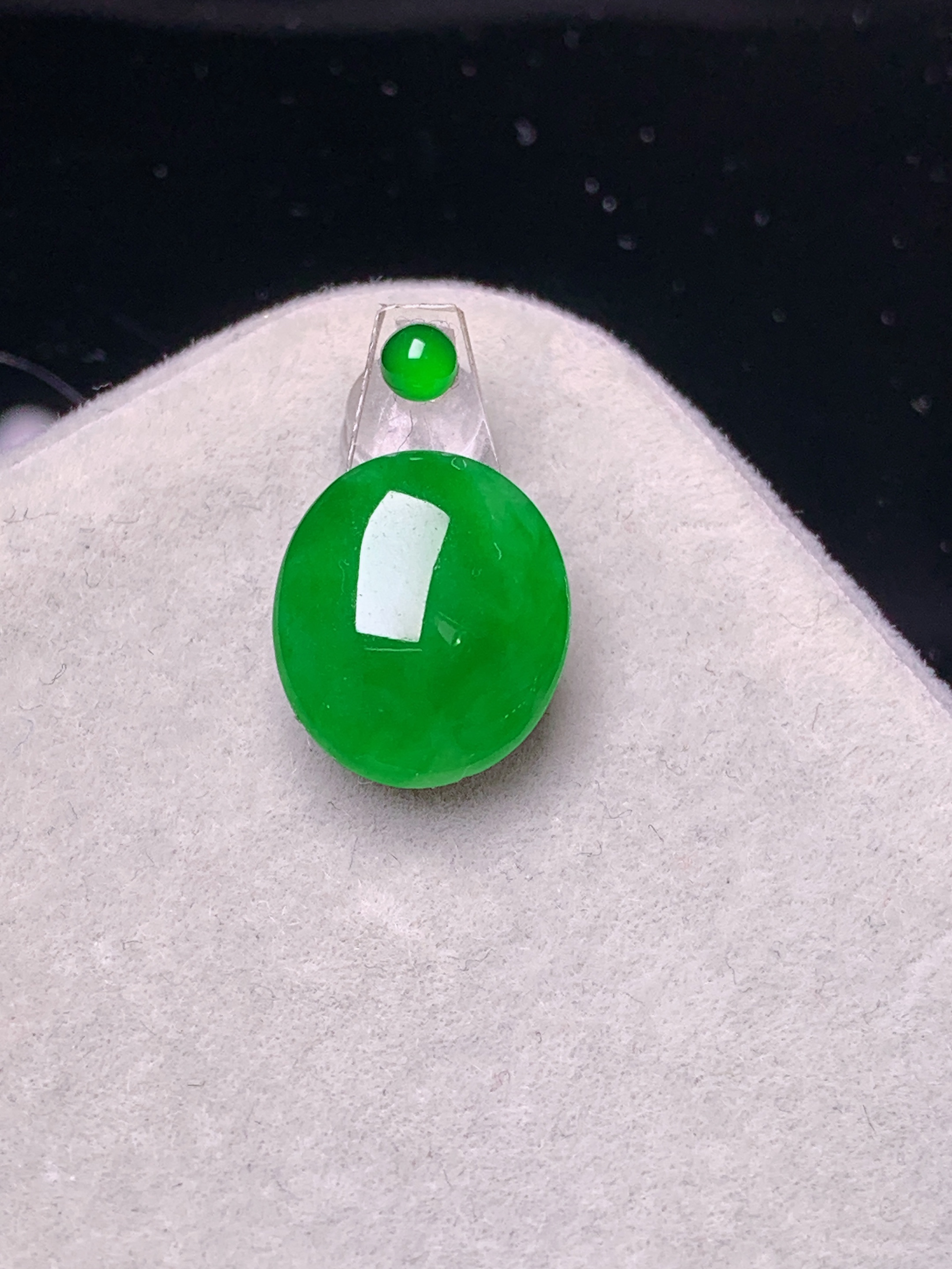 镶嵌款 满绿蛋面 玉质细腻 色泽艳丽清新 水润亮眼 整体尺寸12*10.5*2.8*2x