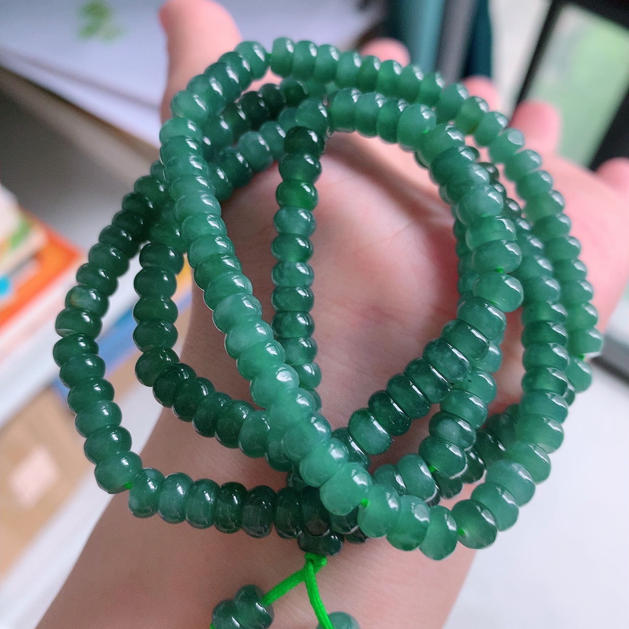 自然光实拍，冰润满色翡翠项链   翡翠珠链 玉质细腻  冰清玉润  颜色漂亮  #001.1取一尺寸