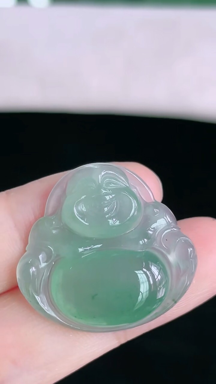 【翡翠名称】老坑种冰绿飘花佛公翡翠吊坠
【翡翠尺寸】24.8/26.8/5mm
【翡翠描述】宝贝种老水足，玉质细腻，色泽靓丽，性价比高，佩戴效果好！
【其它赠送】权威证书/精美挂绳盒子/支持全国复检