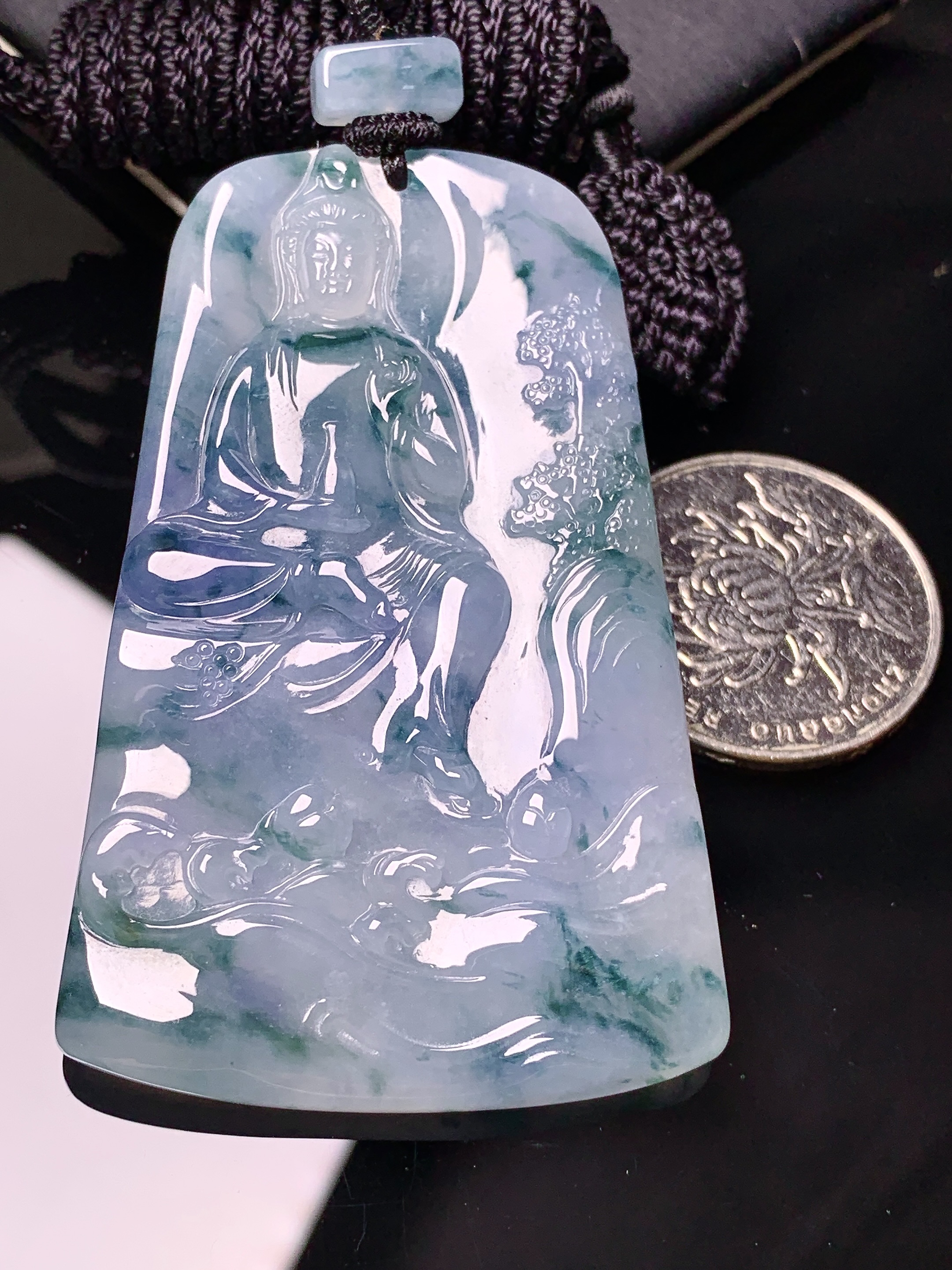 飘花观音菩萨吊坠 玉质细腻 色泽艳丽清新 水润亮眼 整体尺寸62*39.5*6L1