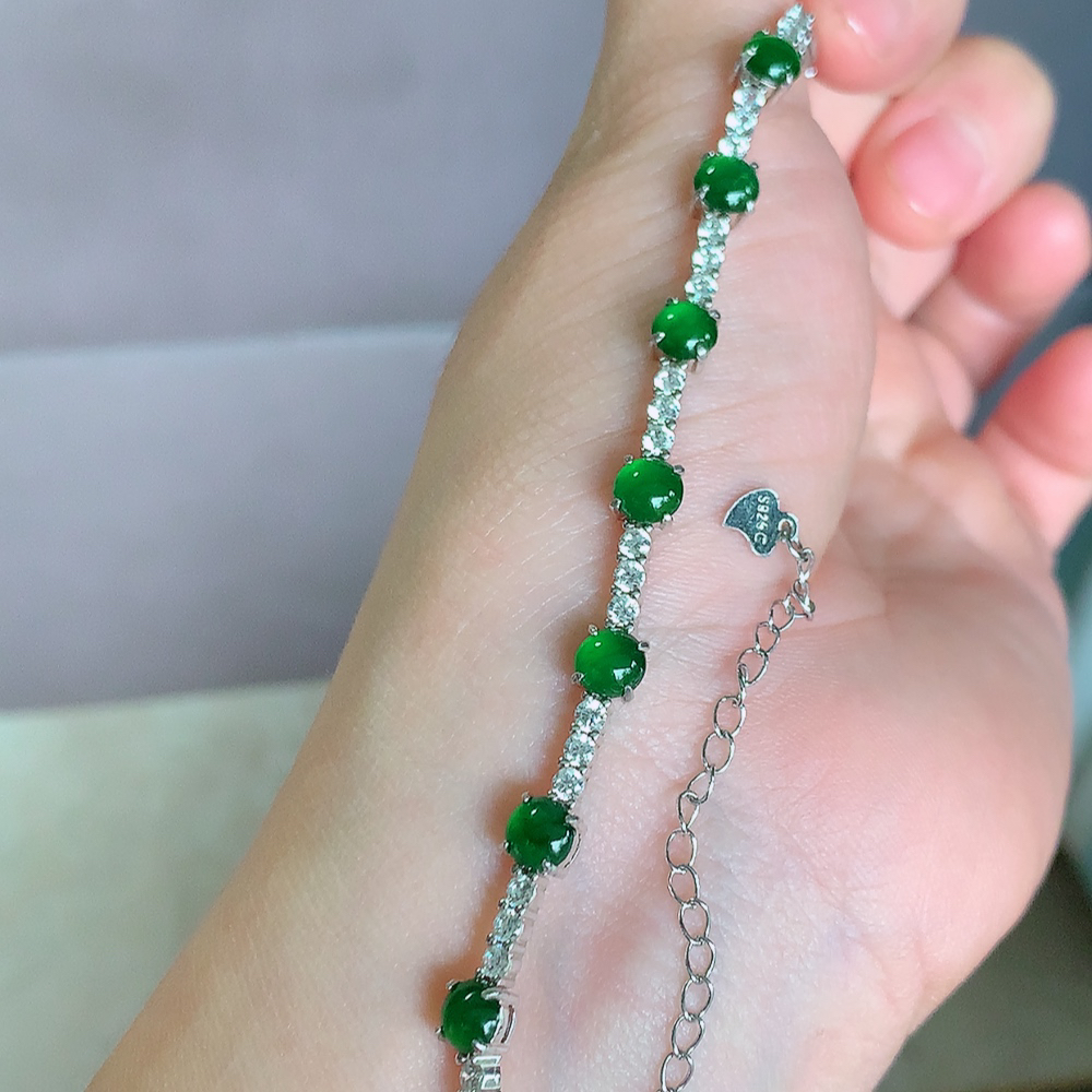 冰润满绿翡翠圆珠手链，水水润润，珠圆玉润，颜色鲜艳，妙明清净，清秀高雅，佩戴效果优雅迷人！性价比超值
