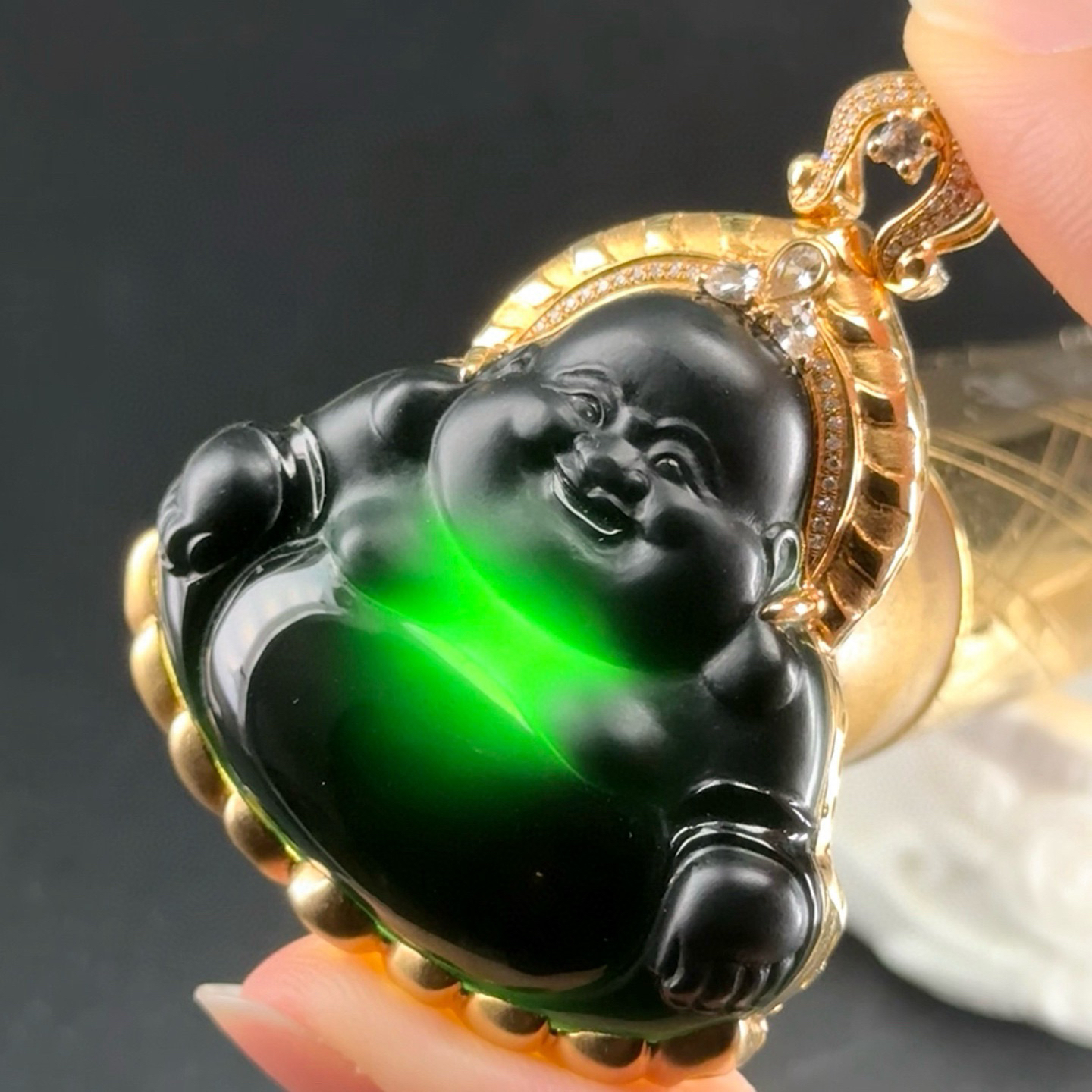 精品18k墨翠大肚佛 种好色正 黑度极好 打灯通透 油性十足  尺寸51.7