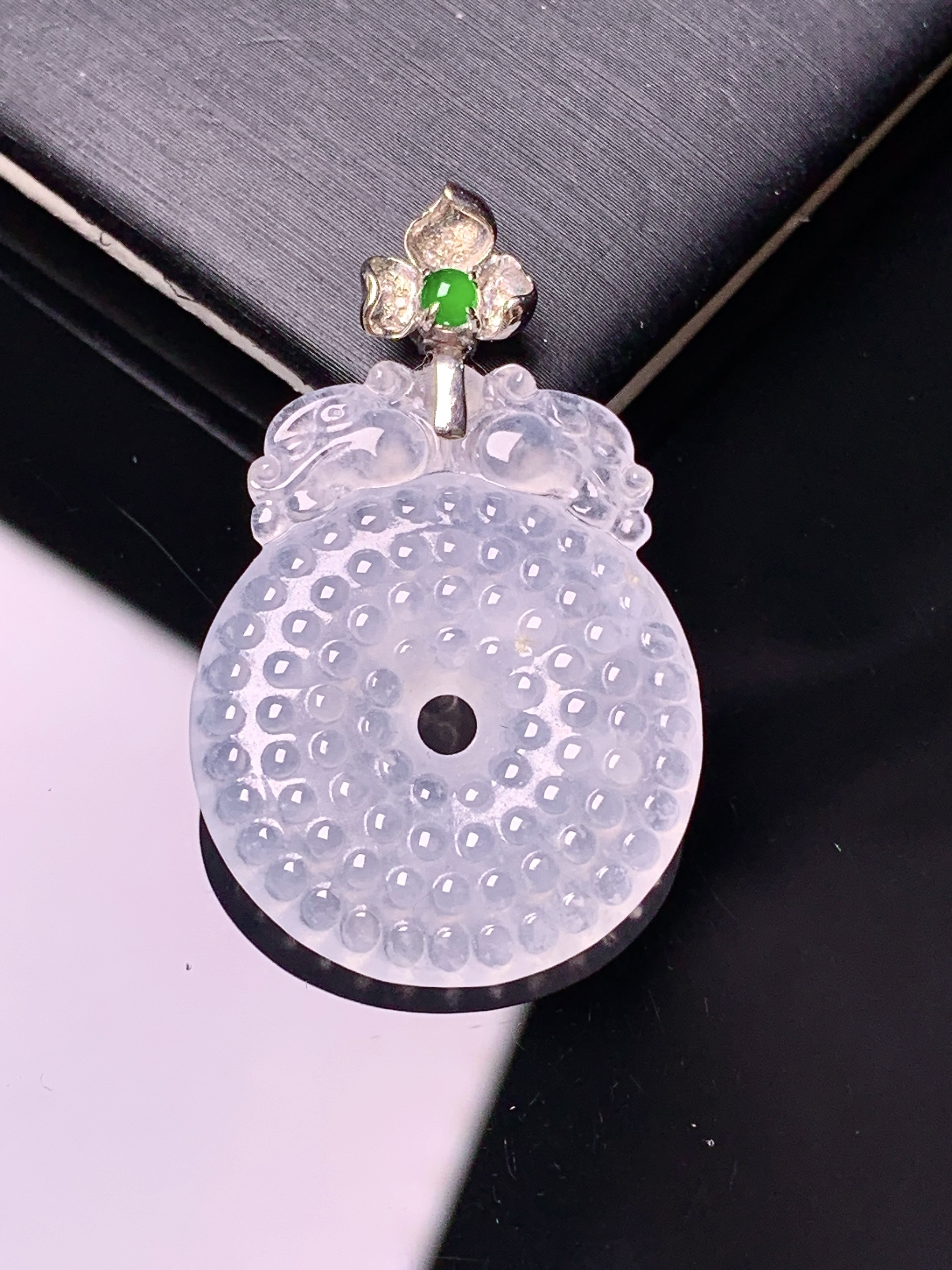 镶嵌款 冰种仿古平安扣吊坠 玉质细腻 色泽艳丽清新 水润亮眼 整体尺寸35.2*22*4.5*2x