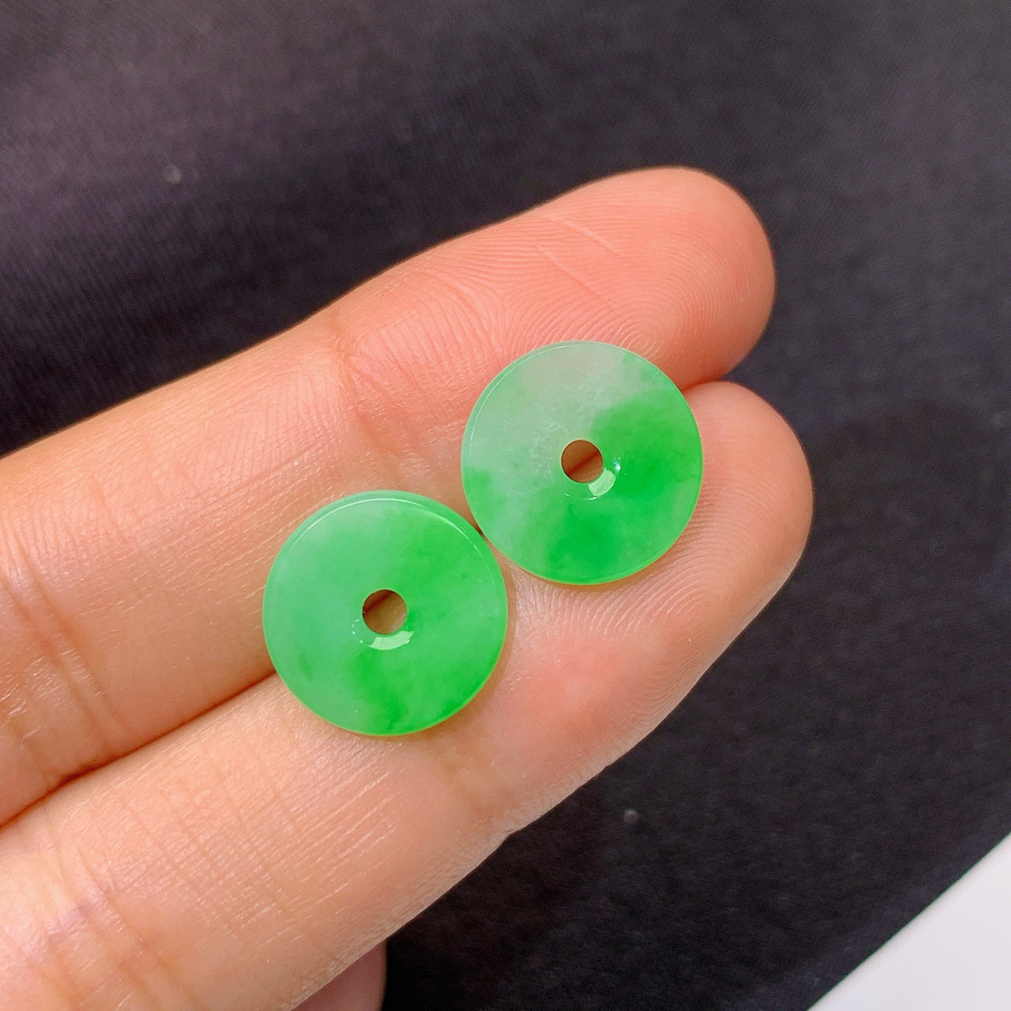 冰飘绿圆牌一对，镶嵌佳品，冰润色阳，种水足，Ht 尺寸11.6*1.7