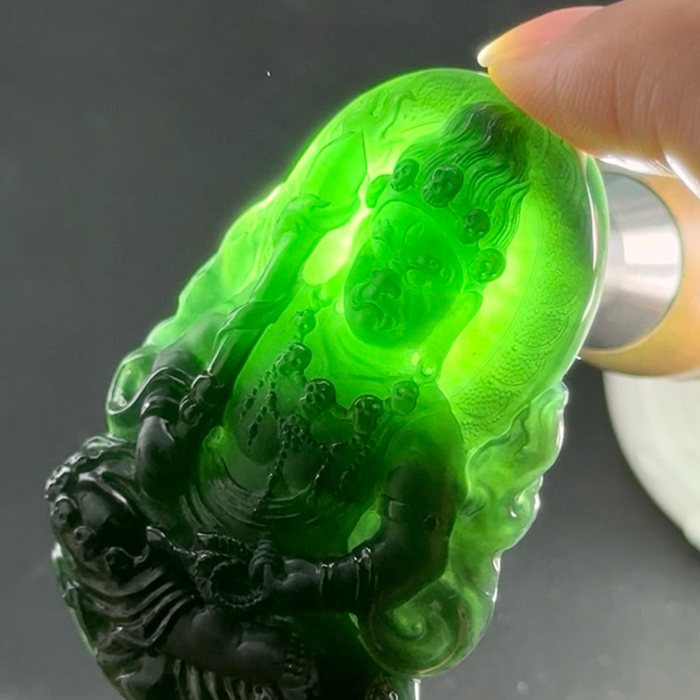 精品墨翠不动明王 种好色正 黑度好 打灯通透 油性十足 尺寸60.2