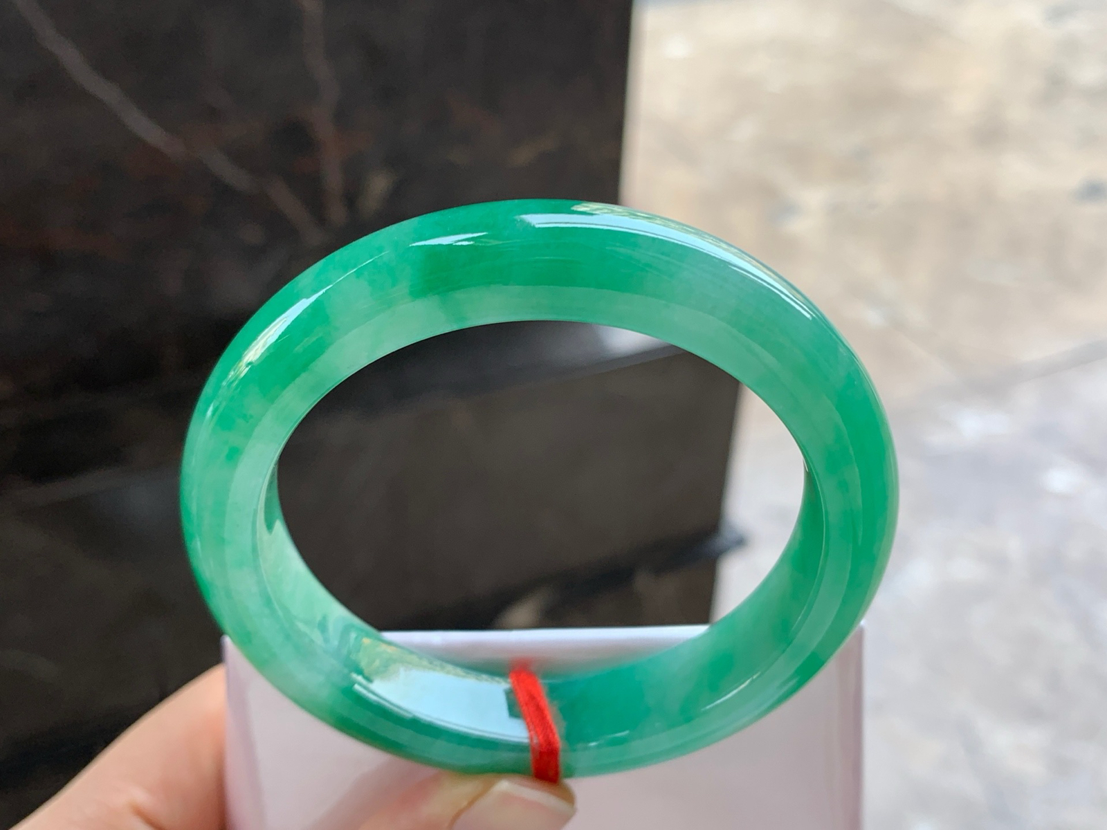 56.5-12.6-9

绿色手镯^_^颜色鲜艳