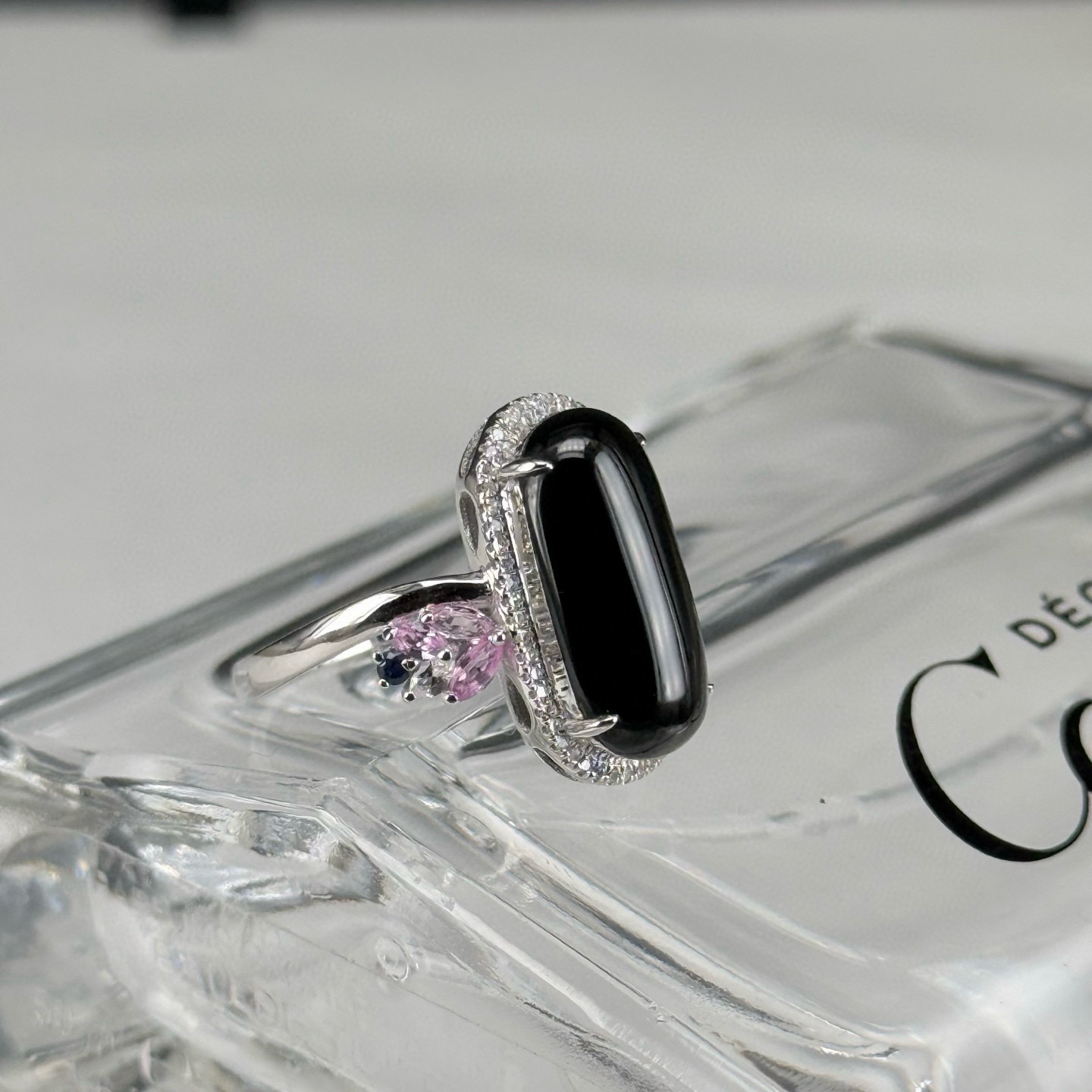 精品18k墨翠女戒 种好色正 黑度极好 打灯通透 油性十足  尺寸17.3