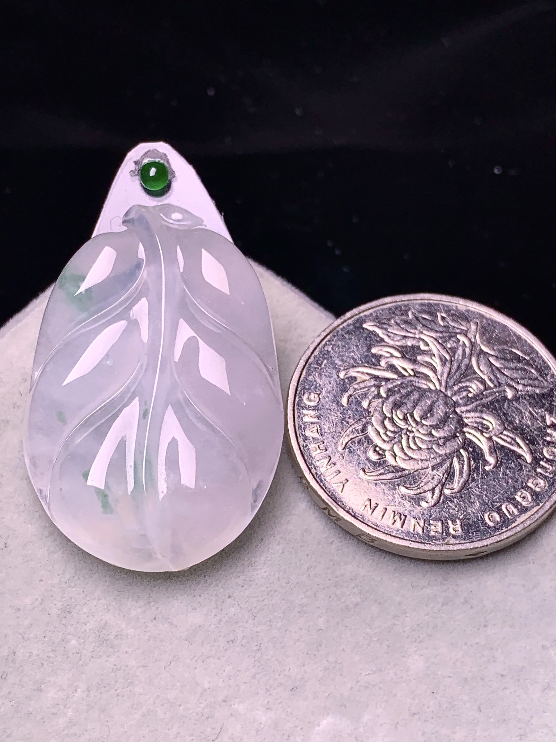 镶嵌款 飘绿树叶玉质细腻 色泽艳丽清新 水润亮眼 整体尺寸32*21.3*4.5*2x