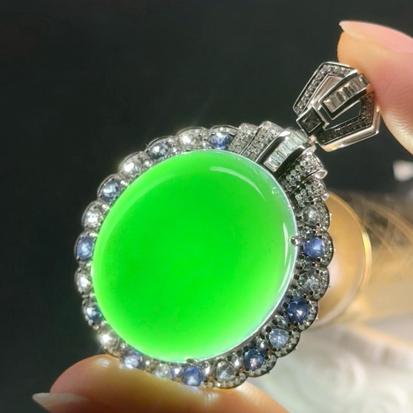 18k墨翠蛋面吊坠 种好色正 黑度极好 打灯通透  尺寸48.4