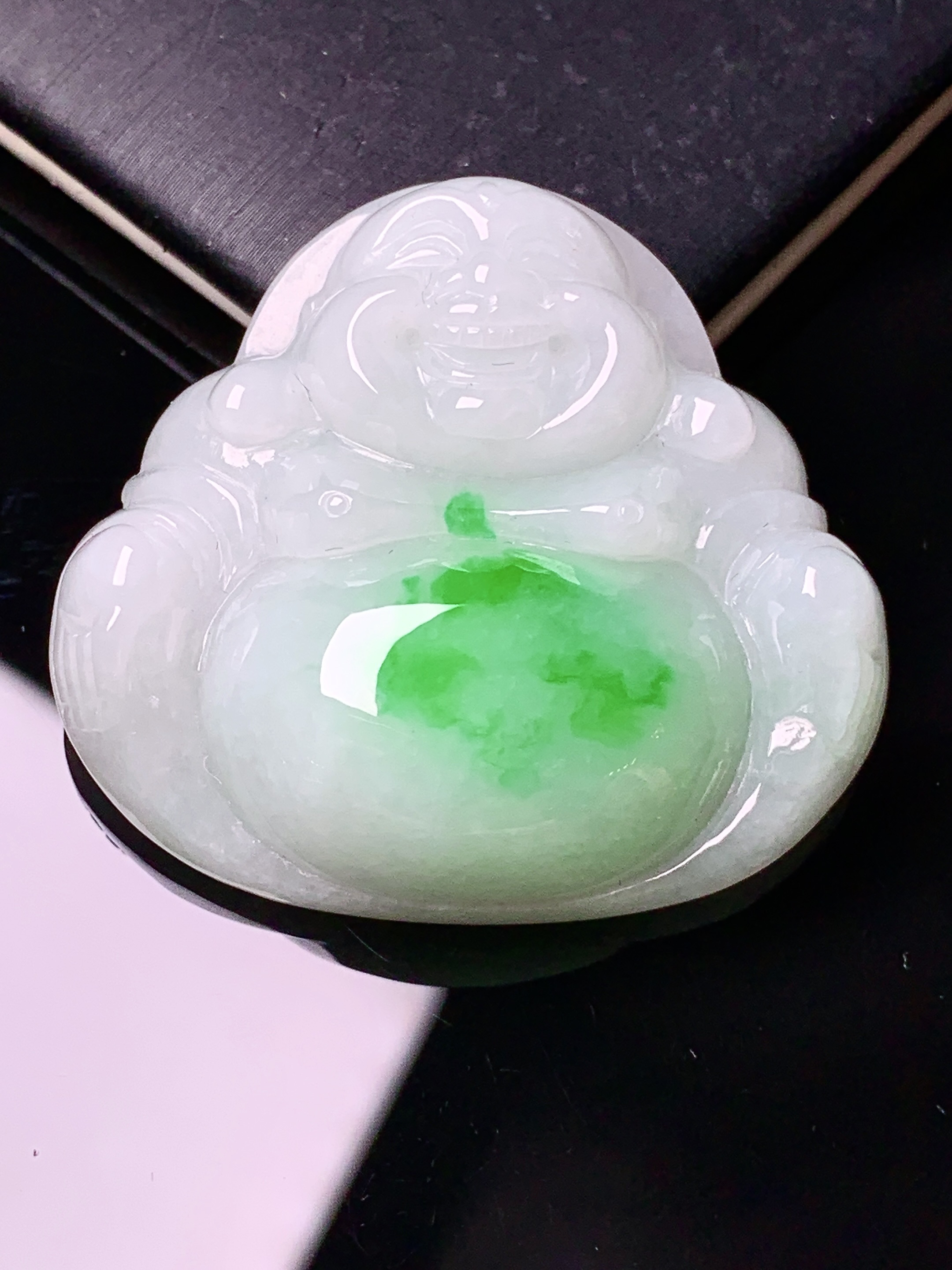 飘绿佛公吊坠 玉质细腻 色泽艳丽清新 水润亮眼 整体尺寸35.6*38.5*10L2