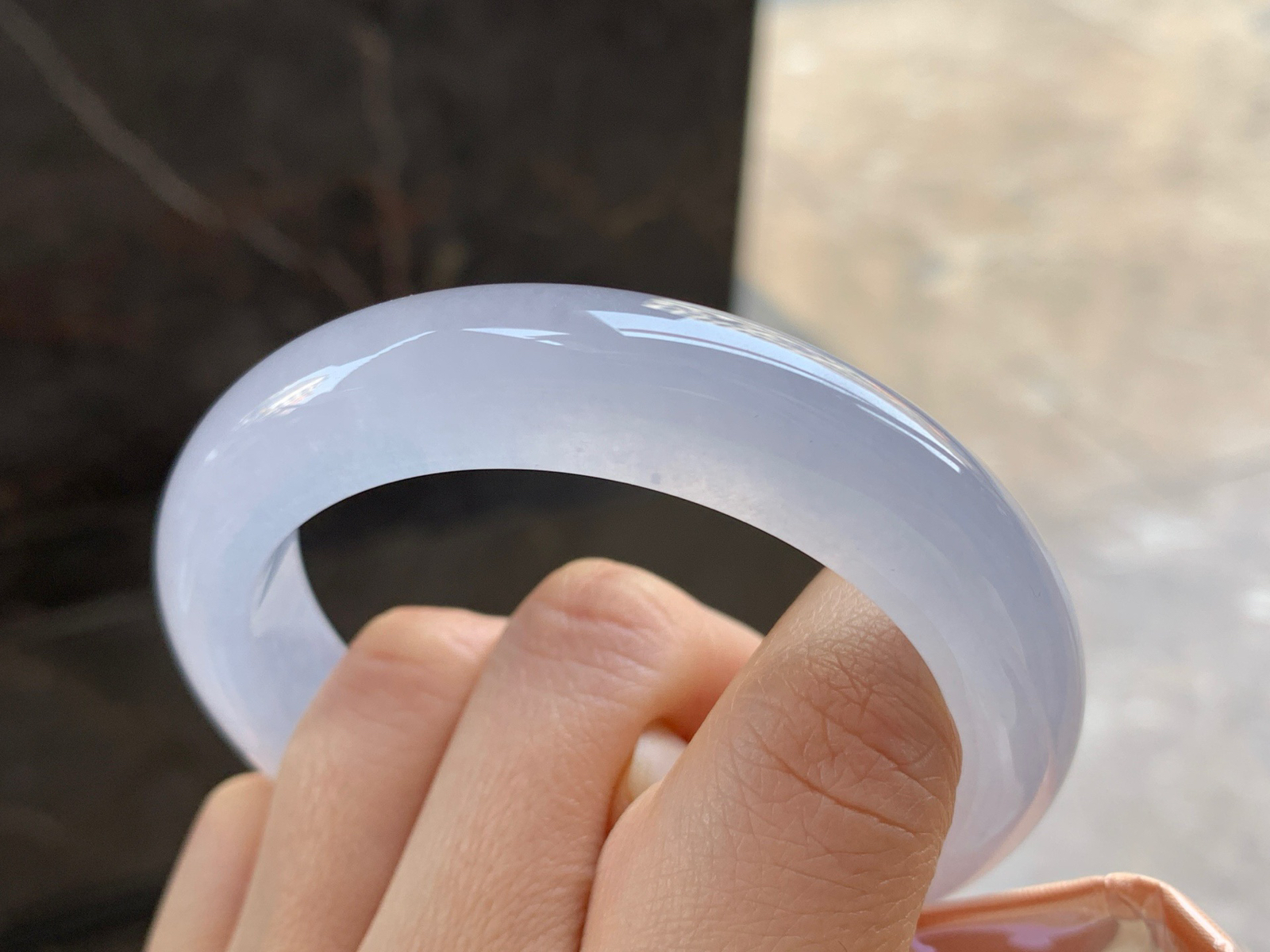 54.5-12.5-8.8

高冰手镯^_^透亮