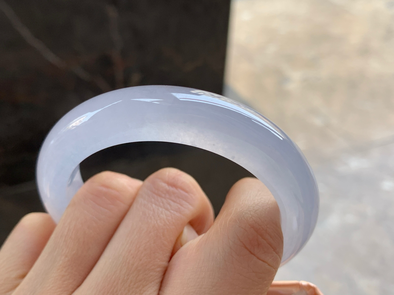 54.5-12.5-8.8

高冰手镯^_^透亮