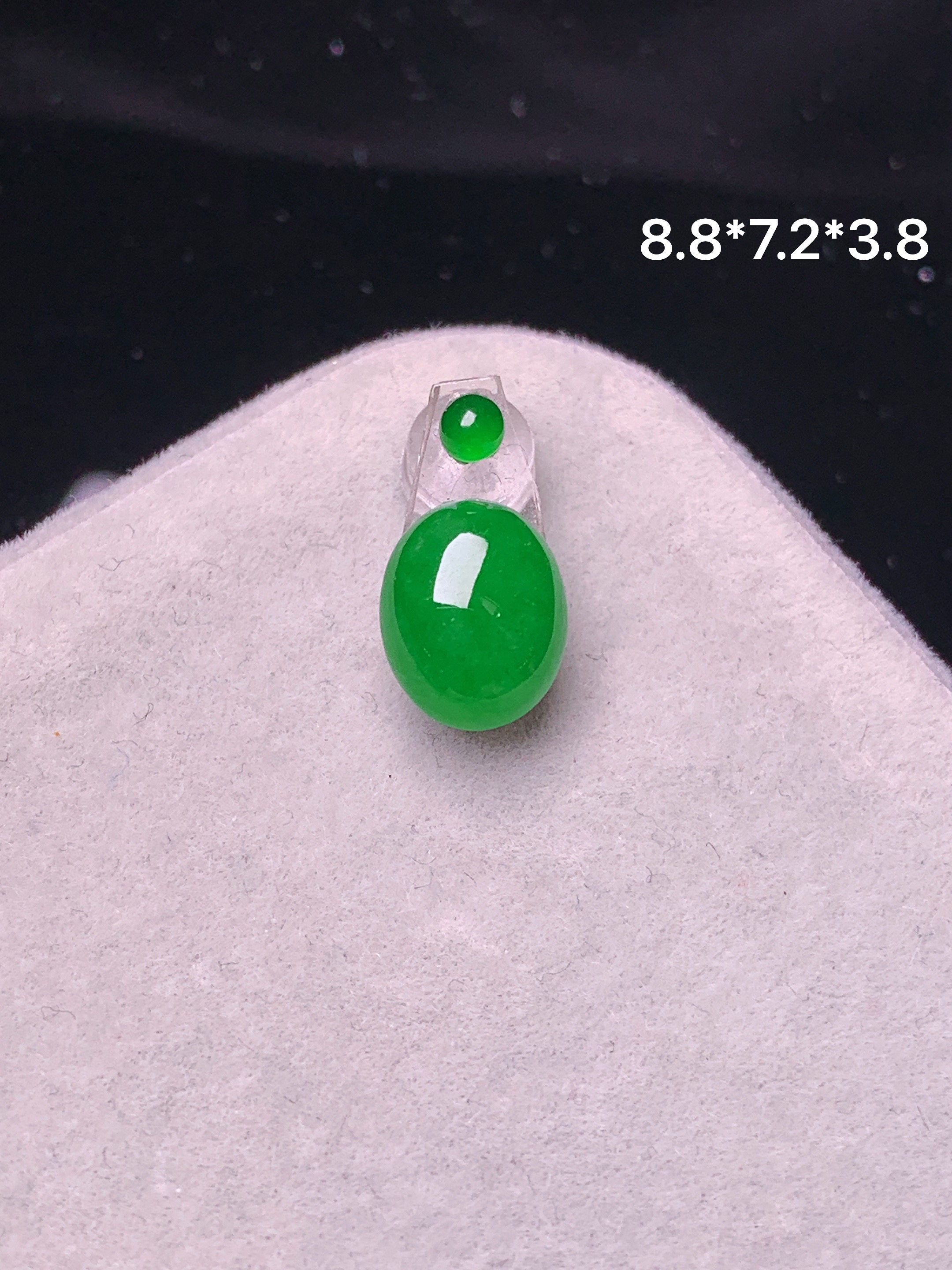 镶嵌款 满绿蛋面 玉质细腻 色泽艳丽清新 水润亮眼 整体尺寸8.8*7.2*3.8*2x
