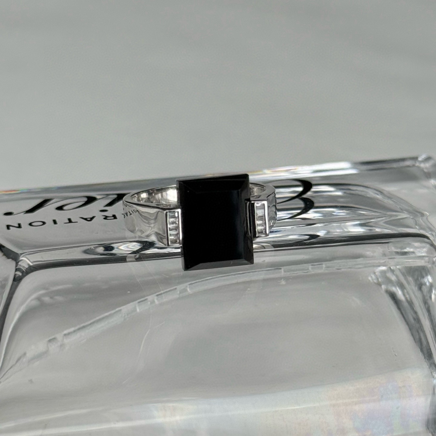 精品18k墨翠女戒 种好色正 黑度极好 打灯通透 油性十足 尺寸11.1