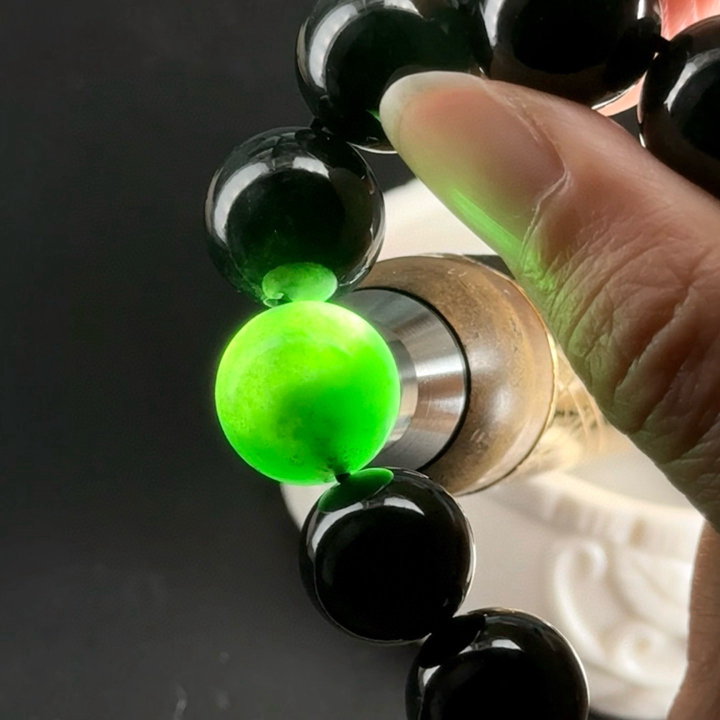 精品墨翠大尺寸手串 种好色正 黑度够用 打灯通透 油性十足 尺寸15