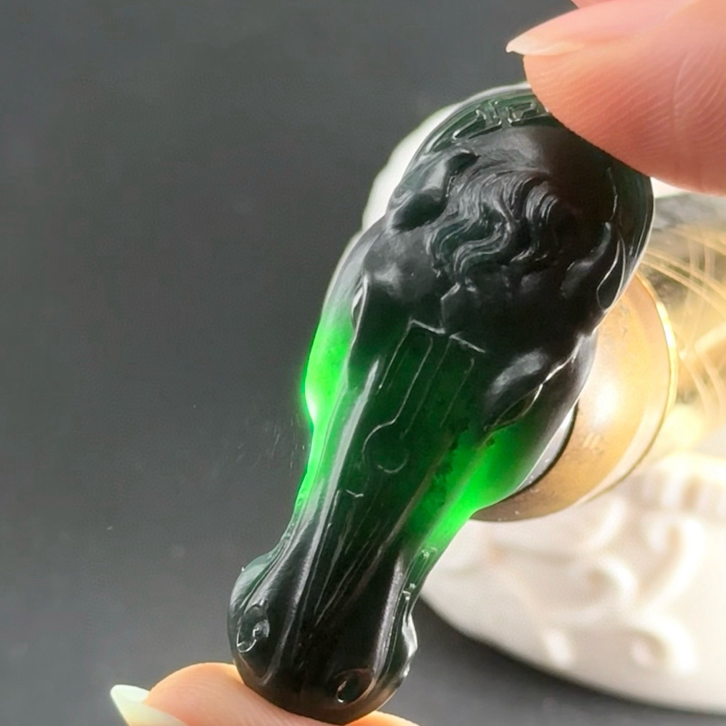 精品墨翠马头吊坠 种好色正 黑度好 油性十足 尺寸45.9