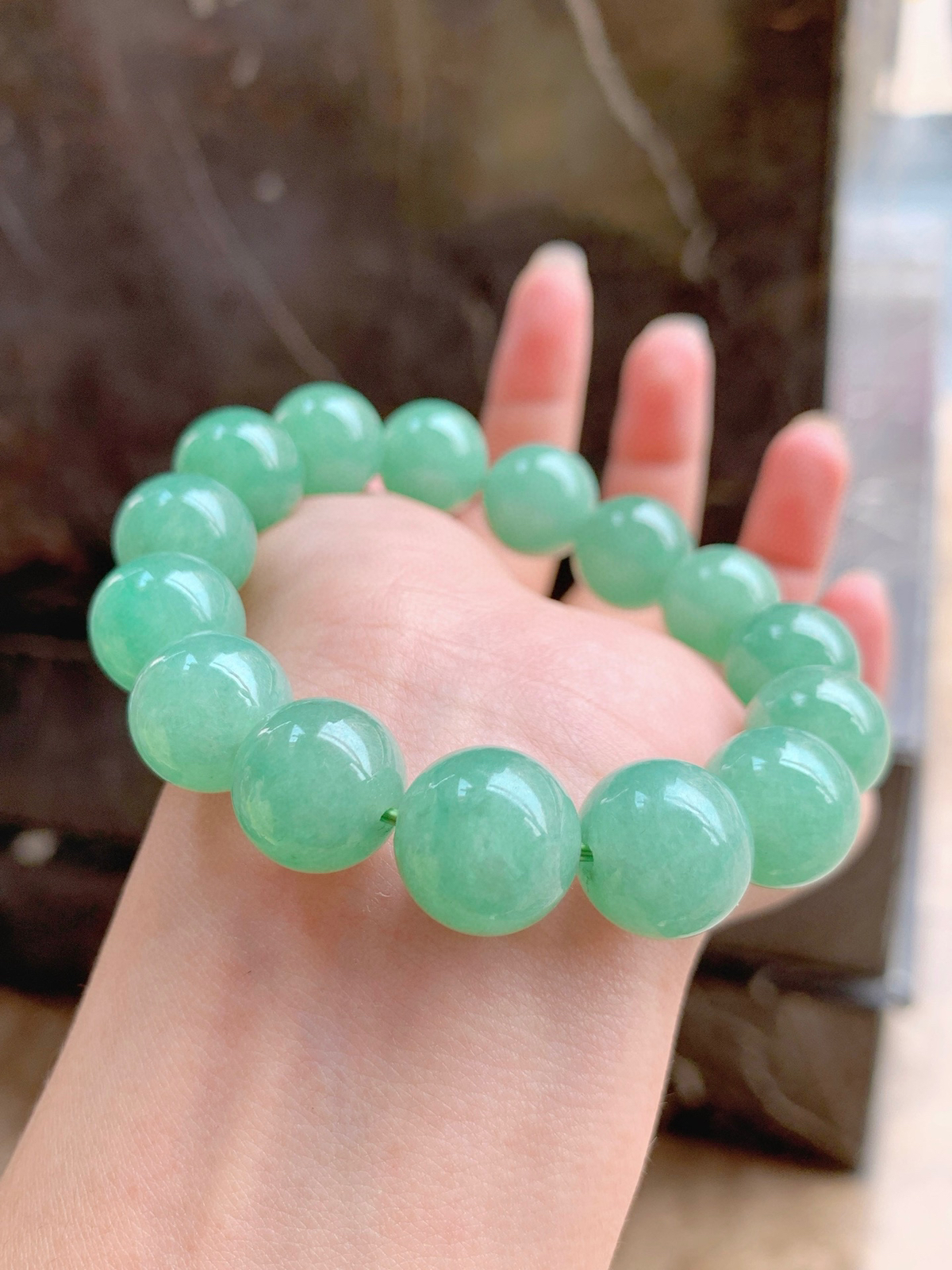 甜绿·珠珠手串
盘玩超舒服的甜绿手串，珠体圆润手感糯，上手温柔大气～