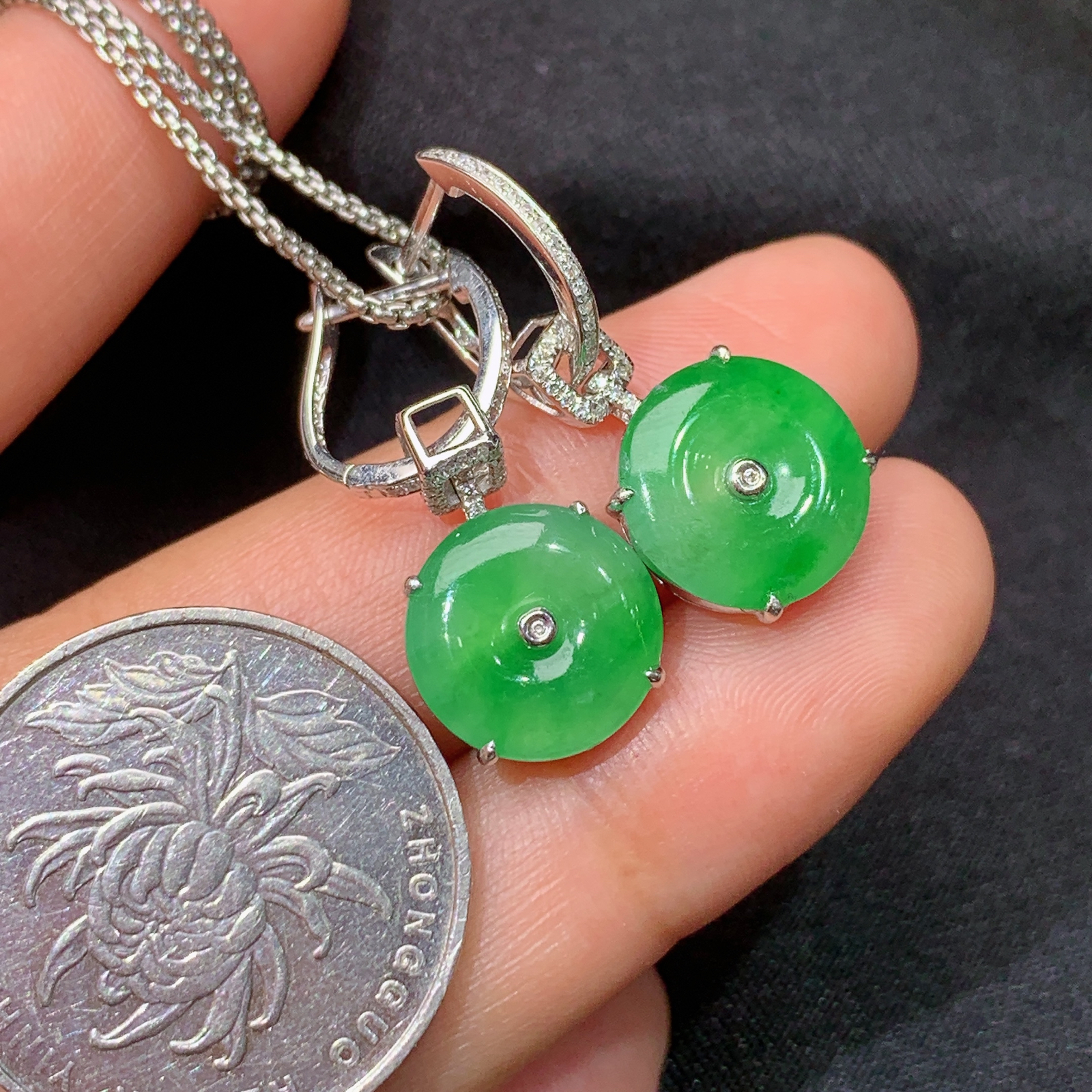 阳绿平安扣耳坠，18k金镶嵌，简约时尚，冰润色阳，种水足，Yt 尺寸11.5*1