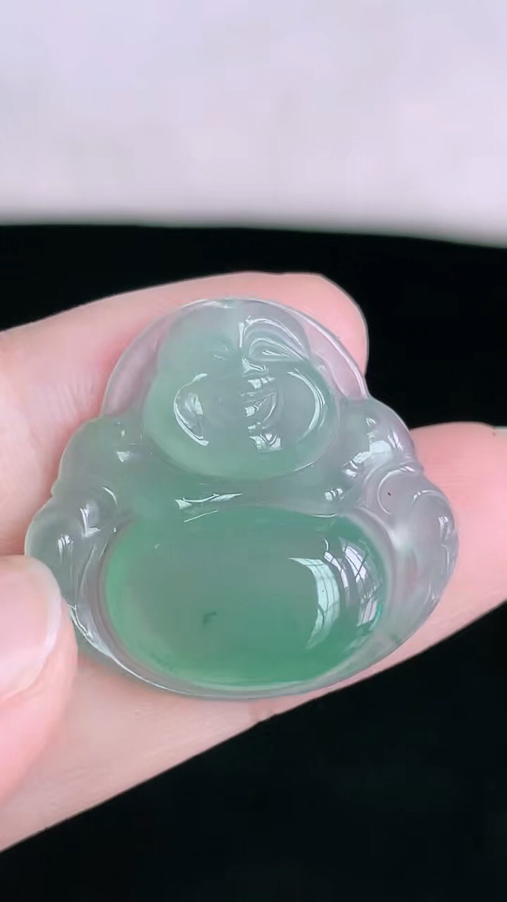 【翡翠名称】老坑种冰绿飘花佛公翡翠吊坠
【翡翠尺寸】24.8/26.8/5mm
【翡翠描述】宝贝种老水足，玉质细腻，色泽靓丽，性价比高，佩戴效果好！
【其它赠送】权威证书/精美挂绳盒子/支持全国复检