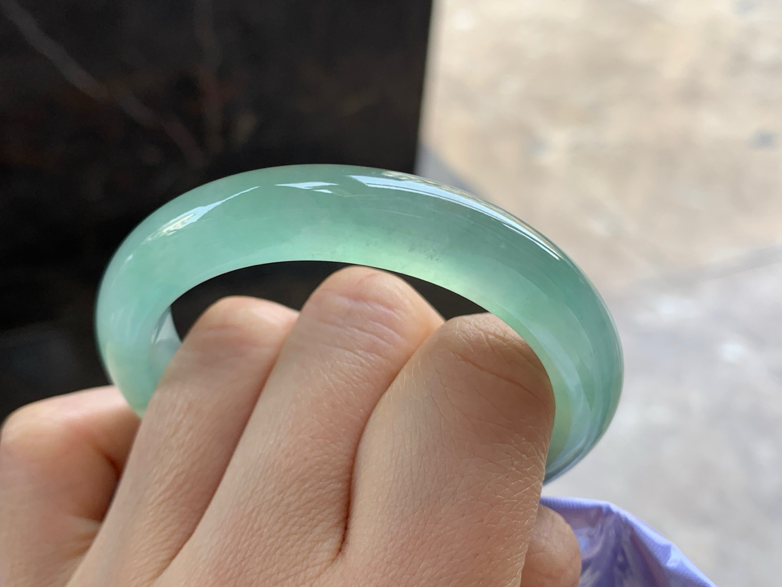 50-10-8.1

冰种晴绿手镯^_^底色浓郁漂亮