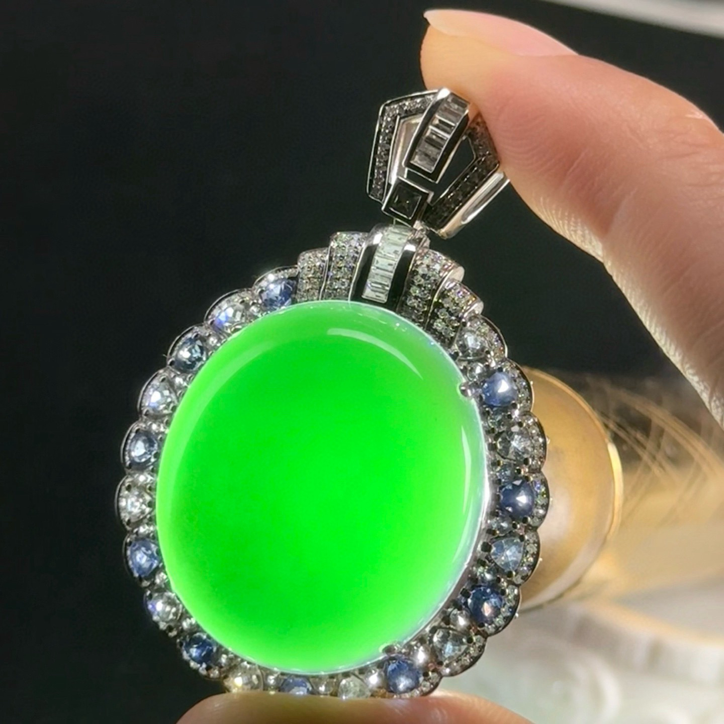 18k墨翠蛋面吊坠 种好色正 黑度极好 打灯通透  尺寸48.4