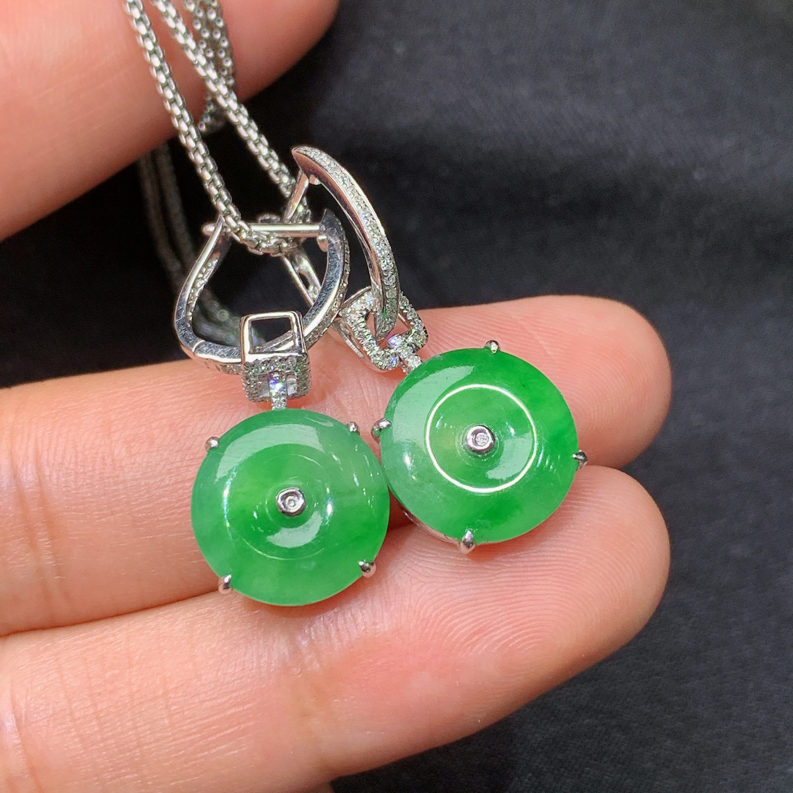 阳绿平安扣耳坠，18k金镶嵌，简约时尚，冰润色阳，种水足，Yt 尺寸11.5*1