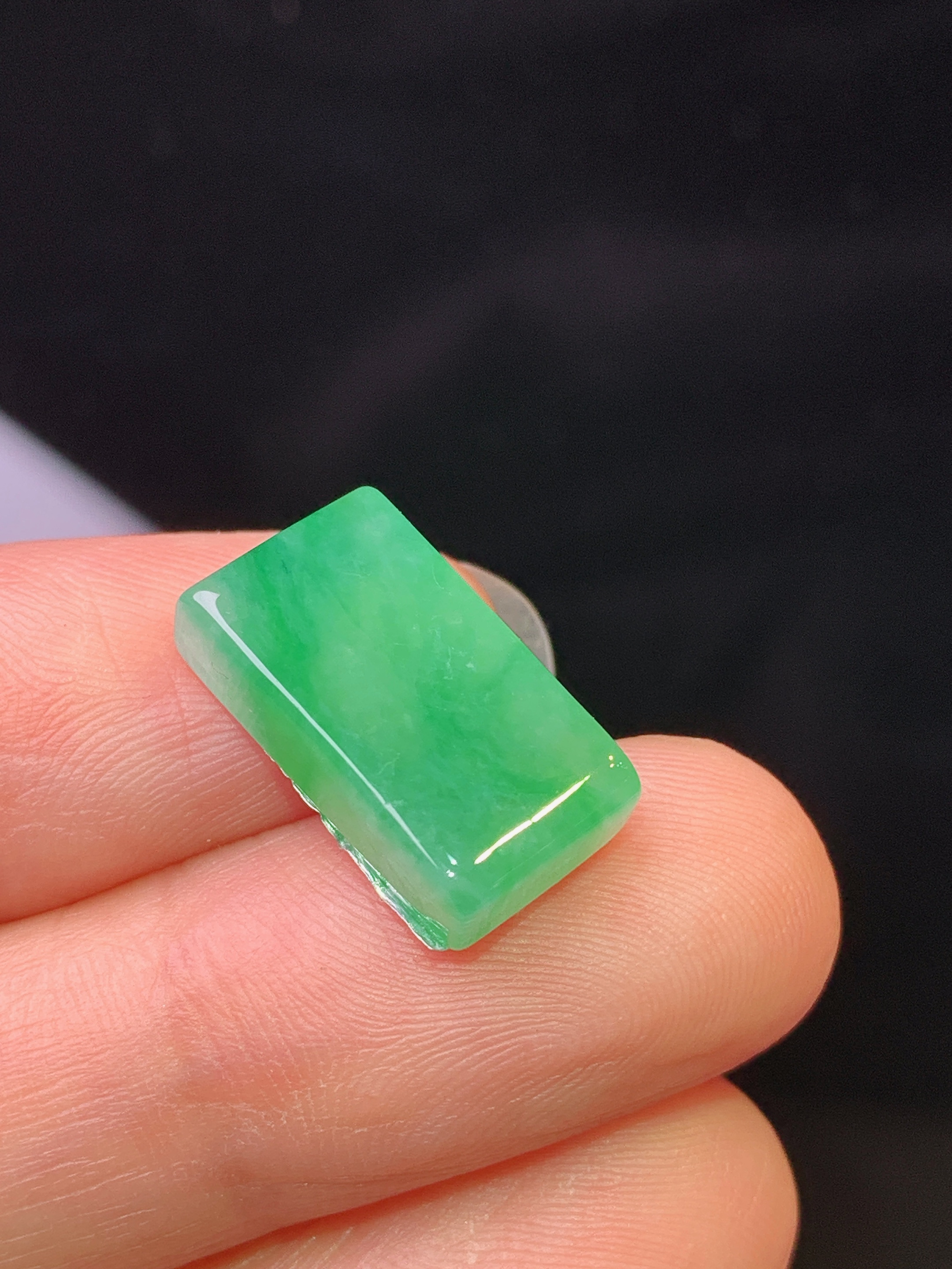 镶嵌款 翠绿无事牌 玉质细腻 色泽艳丽清新 水润亮眼 整体尺寸16*8.8*4.5L2