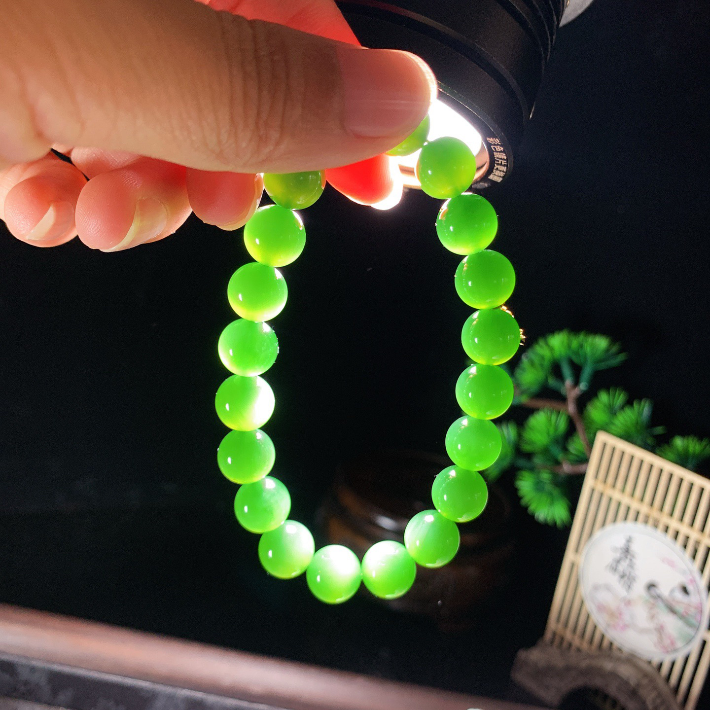 和田玉阳绿猫眼俄罗斯碧玉手串 单颗尺寸9！玉质细腻油润 底色纯净 脂粉好，品质好！lt260330