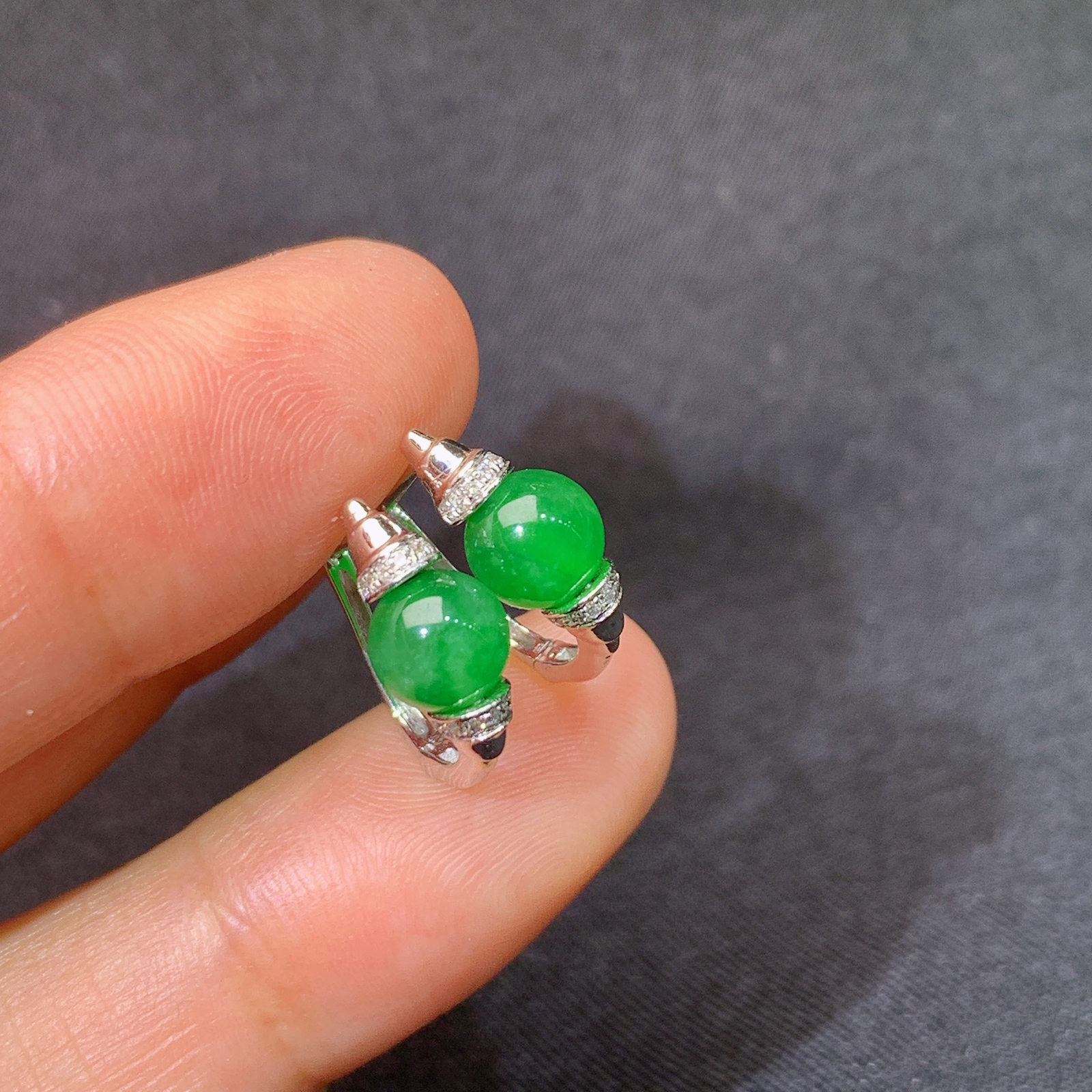 冰阳绿圆珠耳扣，18k金镶嵌，简约时尚，冰润色阳，种水足，Xy 尺寸5.7