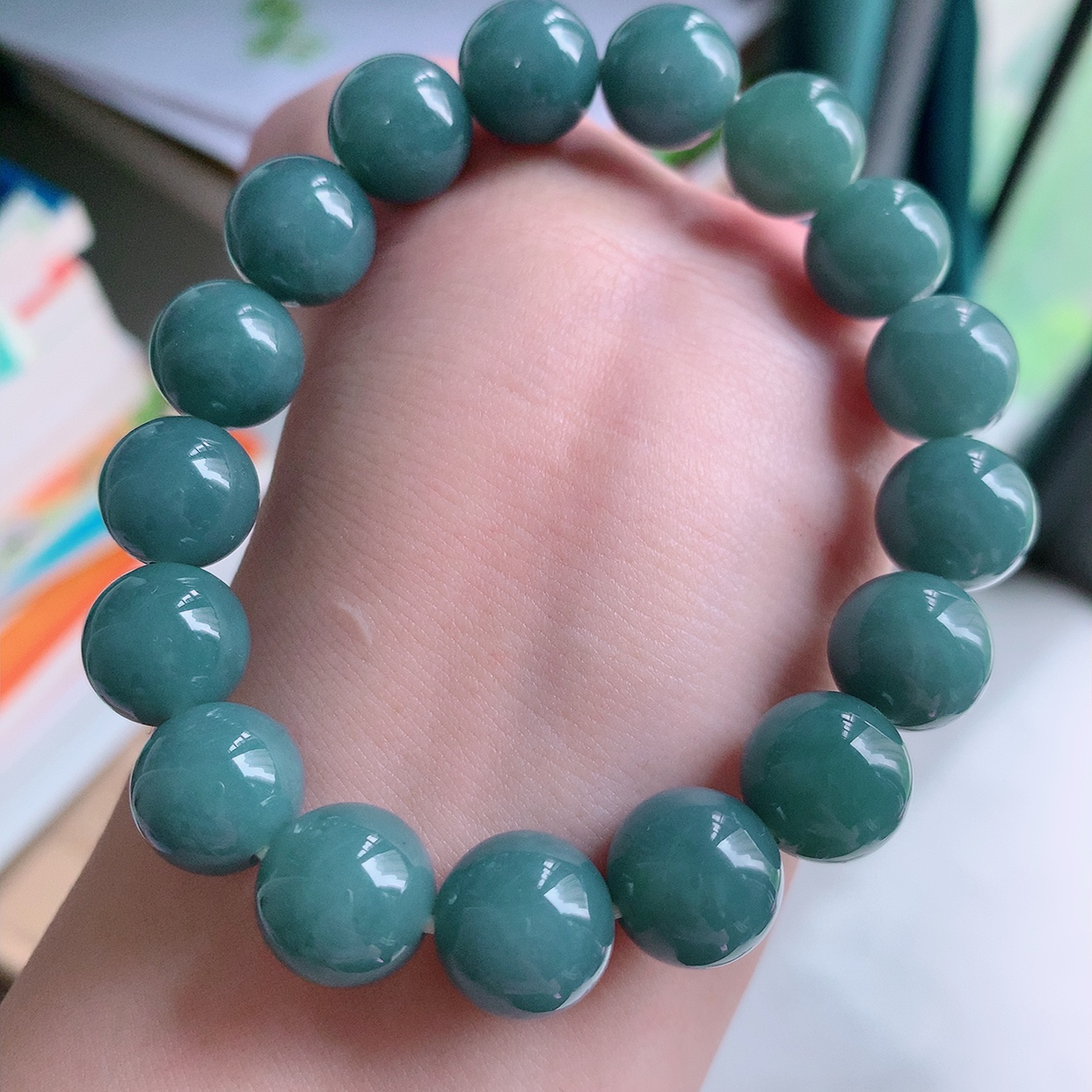 自然光实拍，冰润满色翡翠手串手链，种老水足， 冰清玉润  颜色漂亮  #001.1取一尺寸11.8