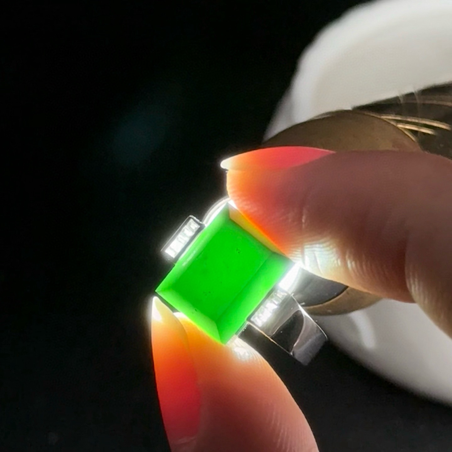 精品18k墨翠女戒 种好色正 黑度极好 打灯通透 油性十足 尺寸11.1