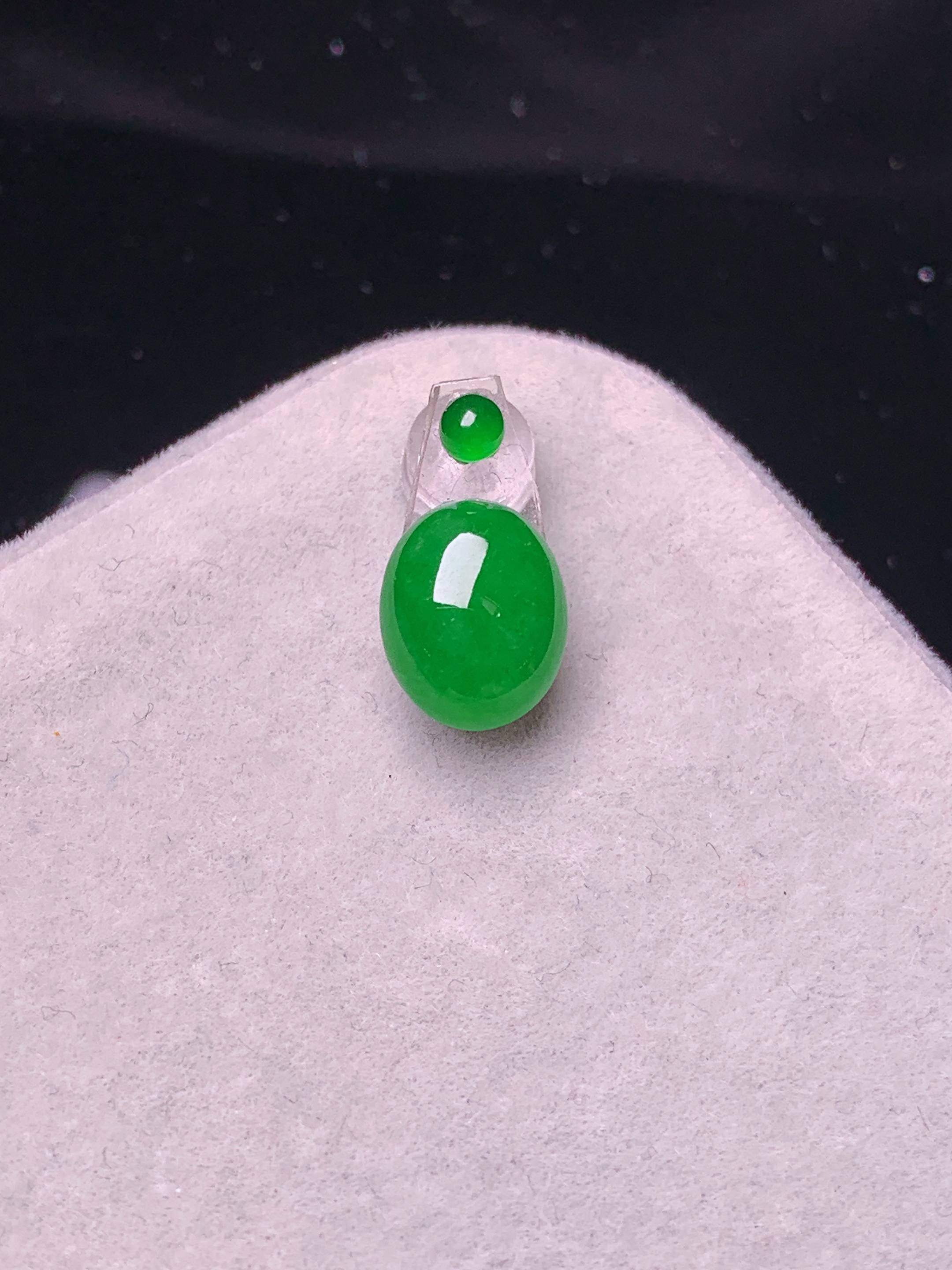 镶嵌款 满绿蛋面 玉质细腻 色泽艳丽清新 水润亮眼 整体尺寸8.8*7.2*3.8*2x