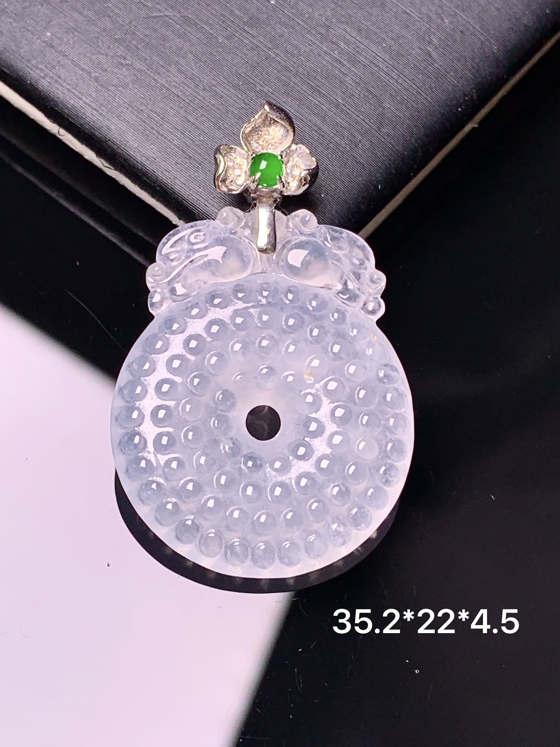 镶嵌款 冰种仿古平安扣吊坠 玉质细腻 色泽艳丽清新 水润亮眼 整体尺寸35.2*22*4.5*2x