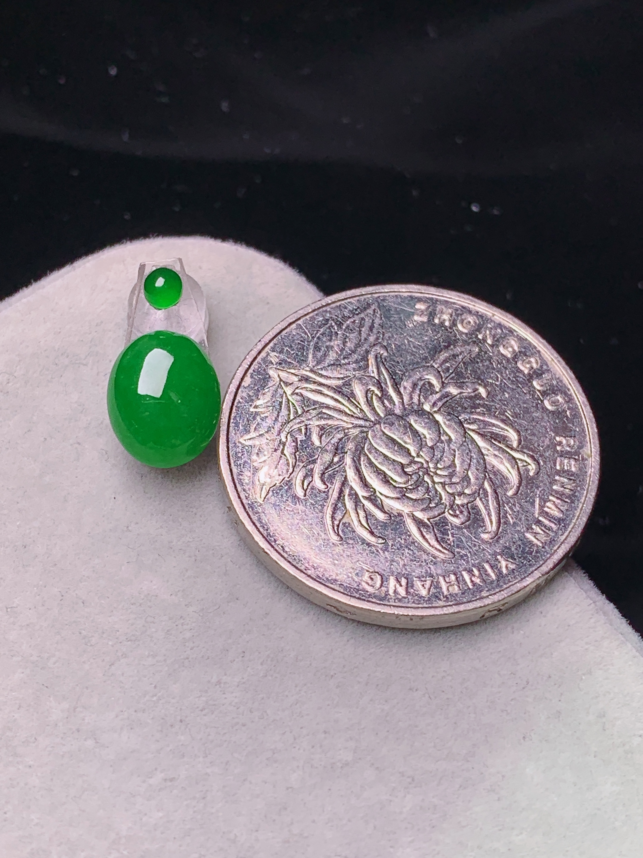 镶嵌款 满绿蛋面 玉质细腻 色泽艳丽清新 水润亮眼 整体尺寸8.8*7.2*3.8*2x