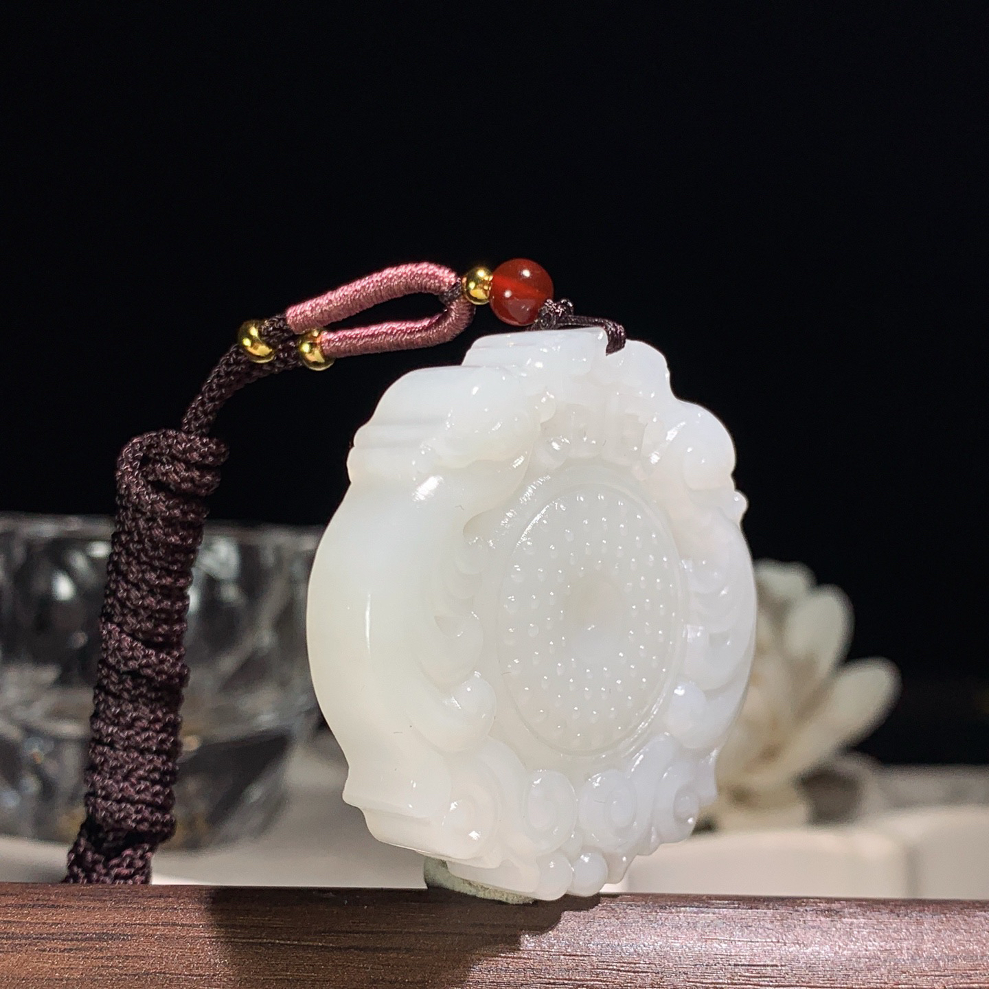 新疆和田玉仿古龙凤挂件。尺寸43/10重38克 玉质细腻油润 底色纯净 脂粉好，品质好。lt2603