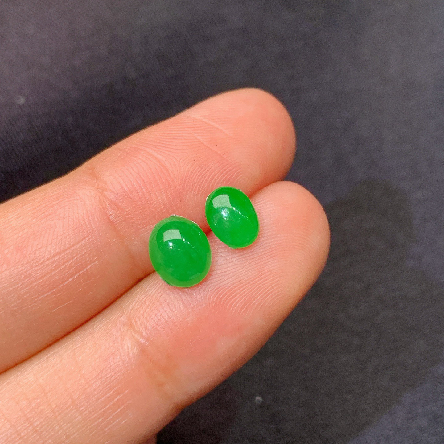 冰阳绿蛋面一对，镶嵌佳品，冰润色阳，种水足，Ht 尺寸6.8*5.7*3.2