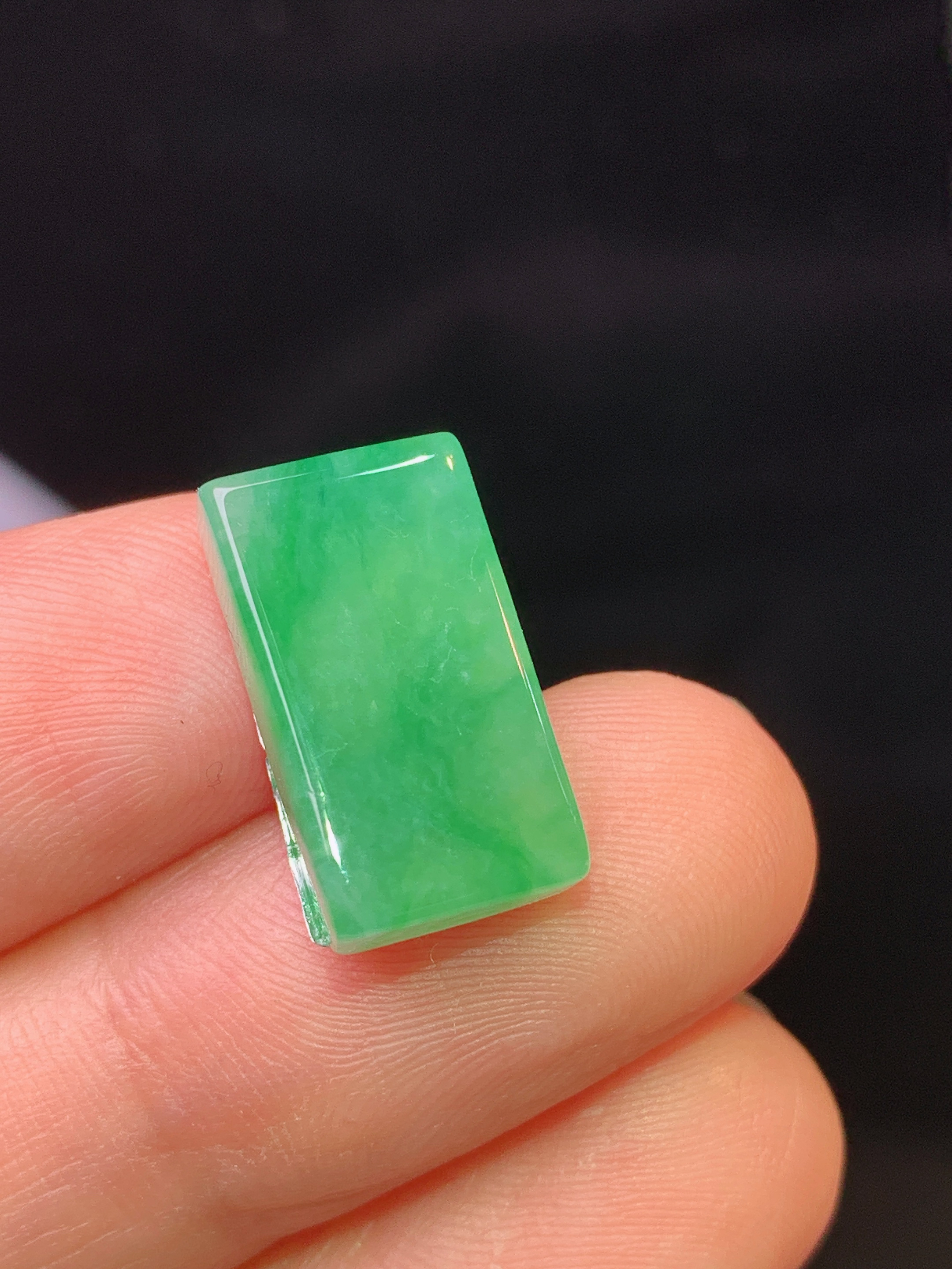 镶嵌款 翠绿无事牌 玉质细腻 色泽艳丽清新 水润亮眼 整体尺寸16*8.8*4.5L2