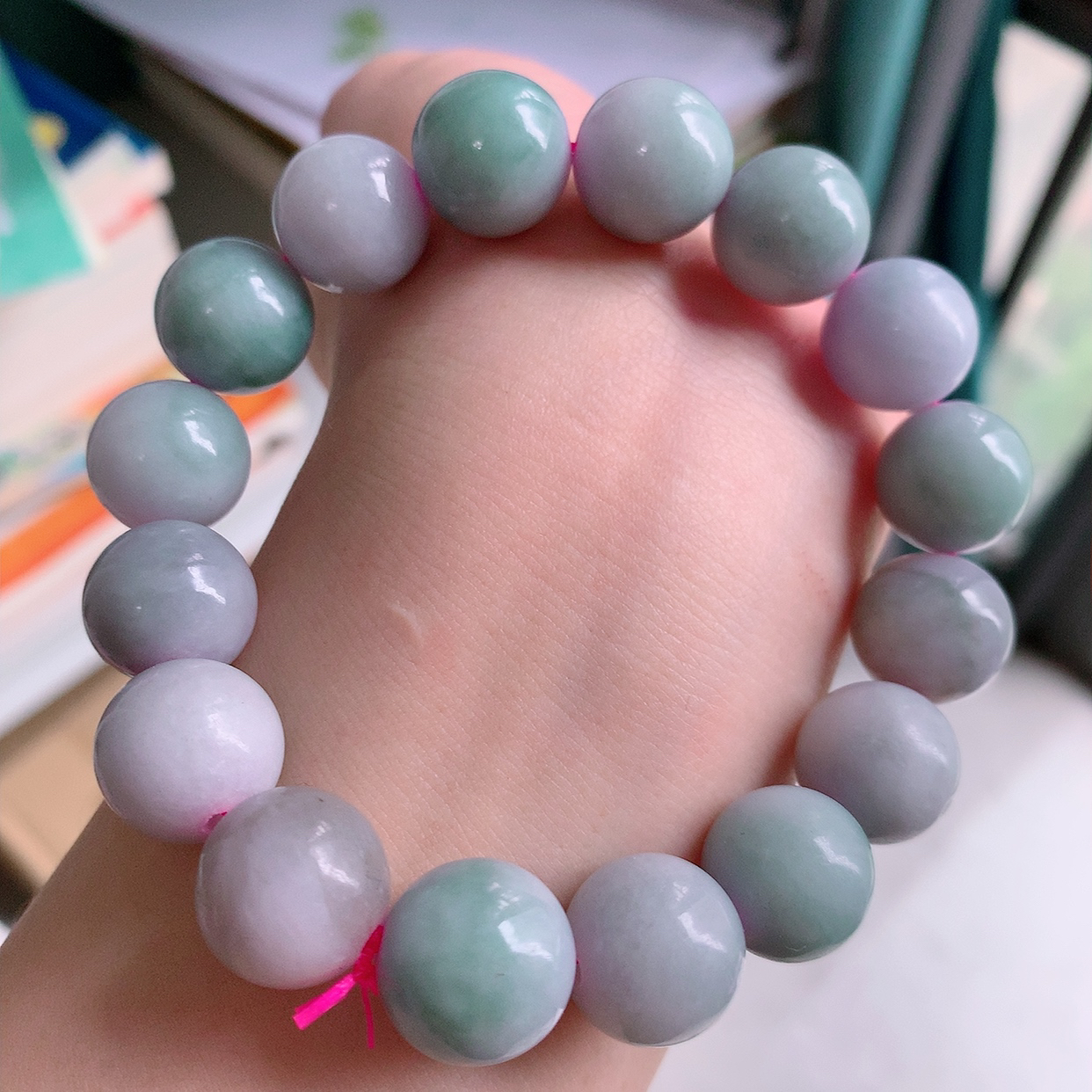 自然光实拍，冰润紫罗兰飘花翡翠手串手链， 种老水足，冰清玉润  颜色漂亮  #001.1取一尺寸13.6