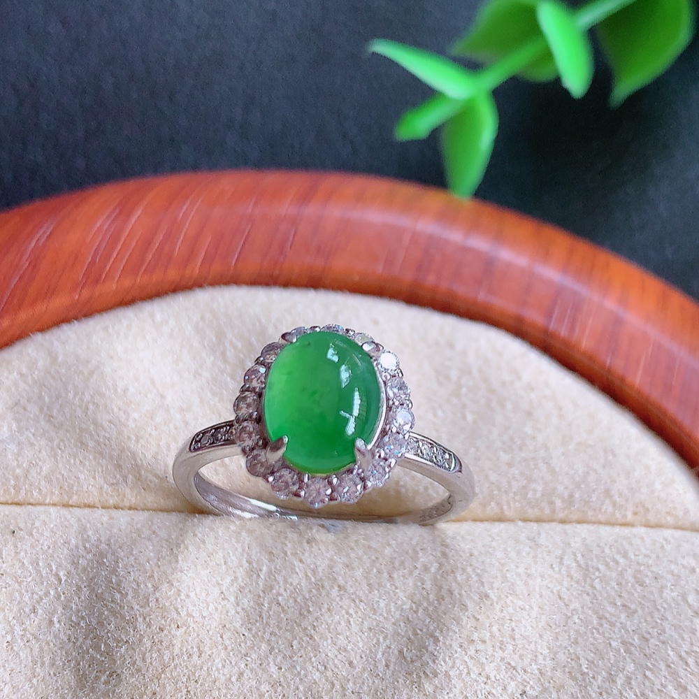 冰润满绿精美环形翡翠戒指  玉质细腻  冰清玉润  飘花灵动  颜色漂亮  W815.28   内径