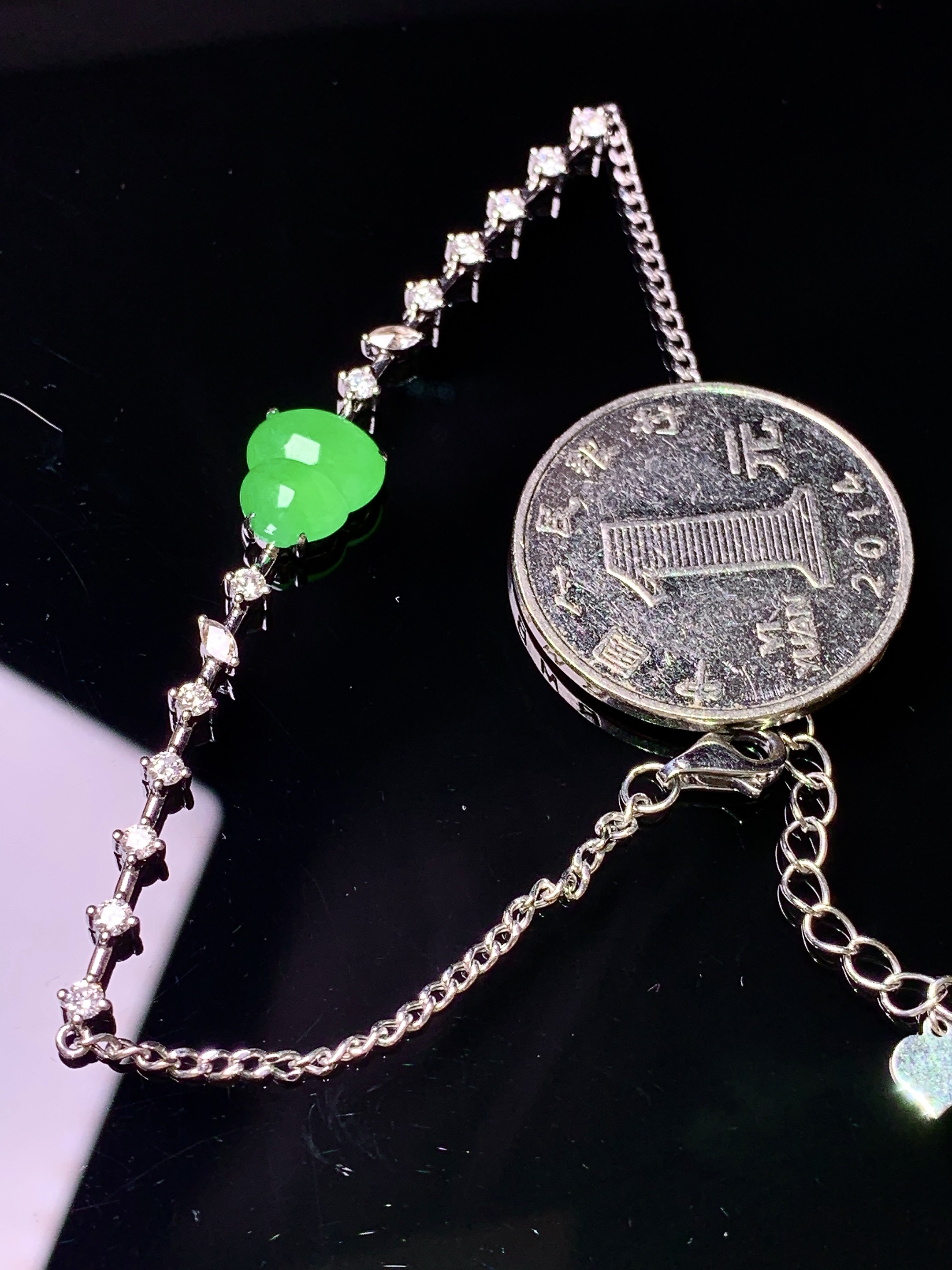 18k金钻镶嵌翠绿葫芦手链 玉质细腻 色泽艳丽清新 水润亮眼 整体尺寸180*8.8*4.5m5