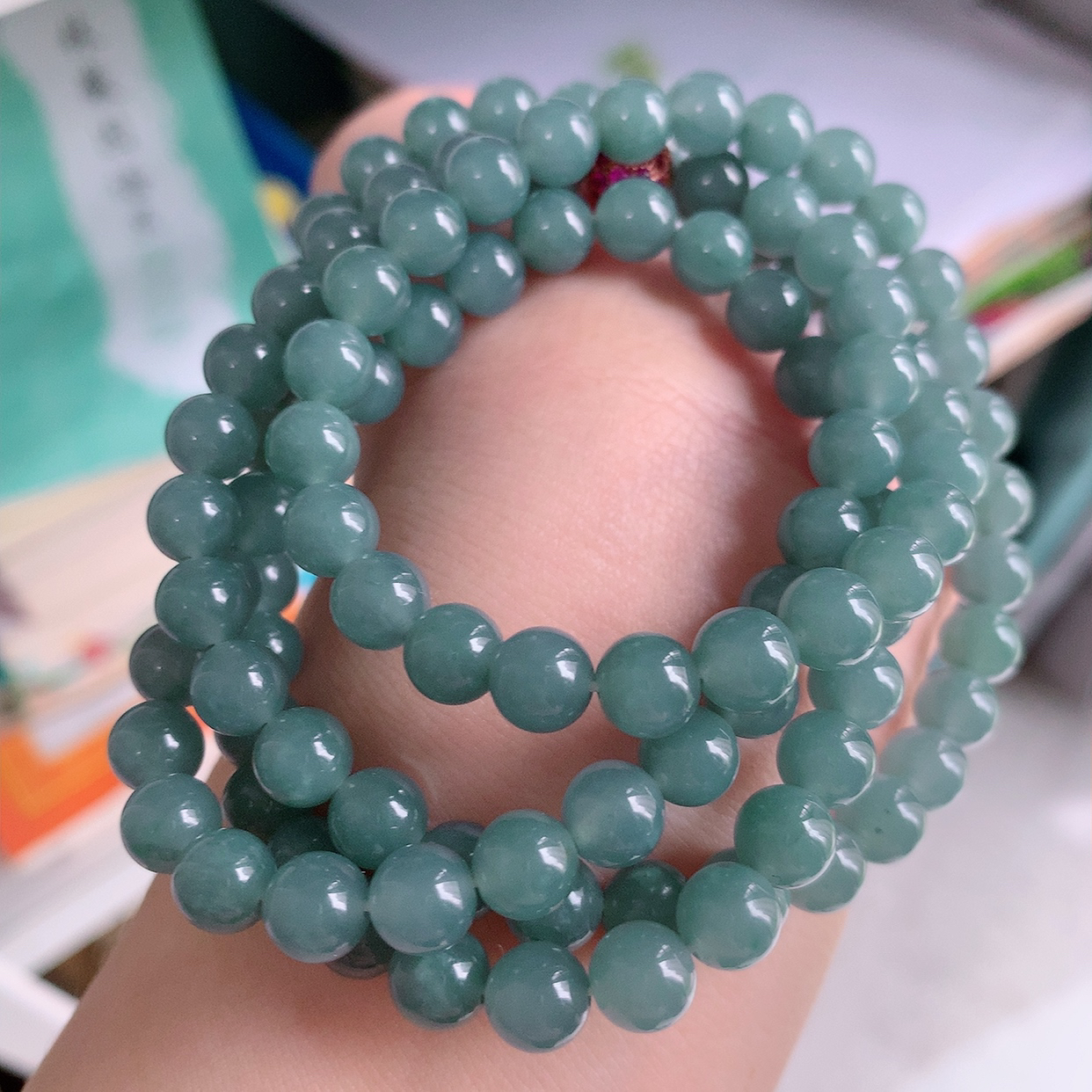 自然光实拍，冰润满色翡翠圆珠项链  翡翠珠链 （装饰扣）玉质细腻  冰清玉润   颜色漂亮  #001.1取一尺寸6.8mm