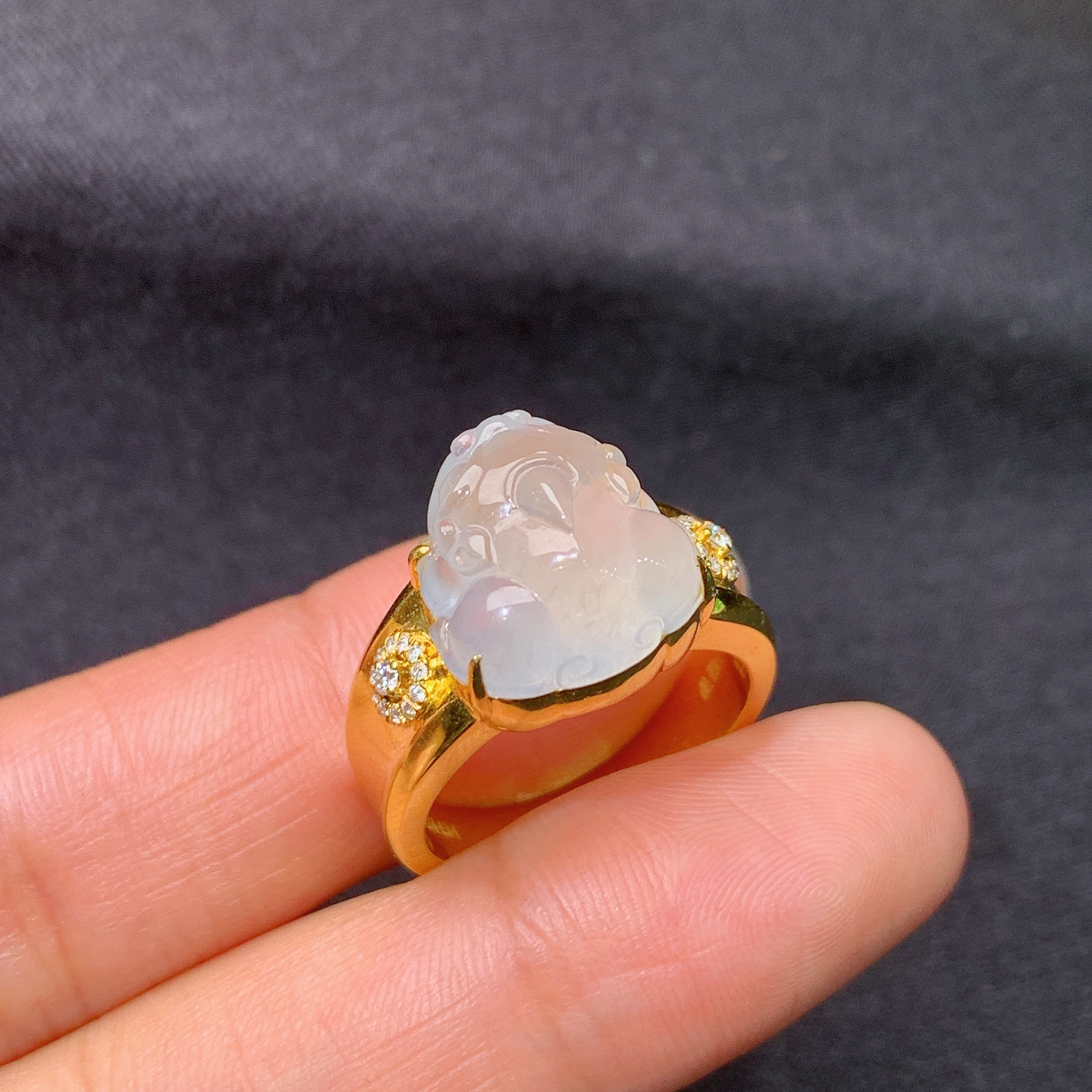 18k金钻镶嵌冰种貔貅戒指 玉质细腻 色泽艳丽清新 水润亮眼 圈口15 裸石尺寸13*12.5*5.