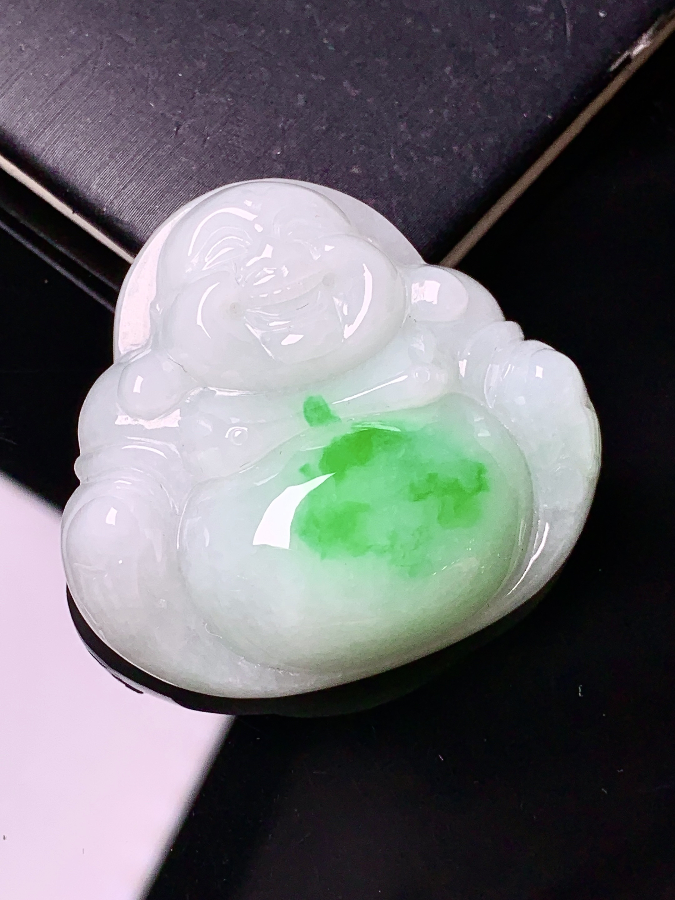 飘绿佛公吊坠 玉质细腻 色泽艳丽清新 水润亮眼 整体尺寸35.6*38.5*10L2